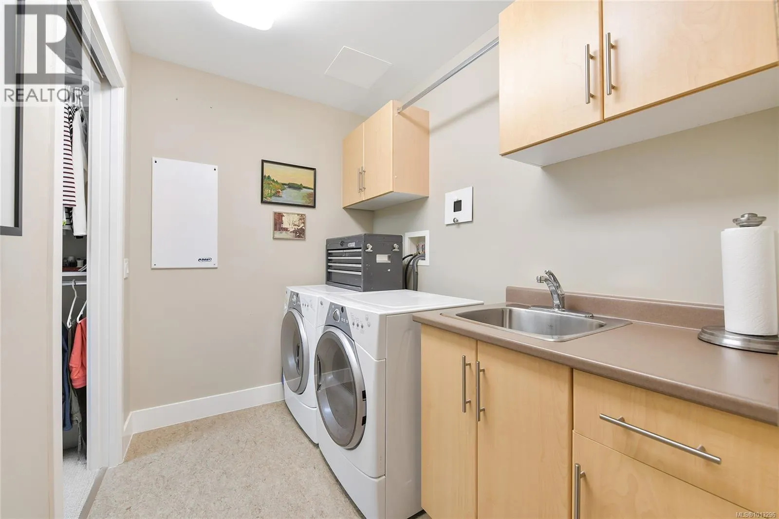 502 748 Sayward Hill Terr