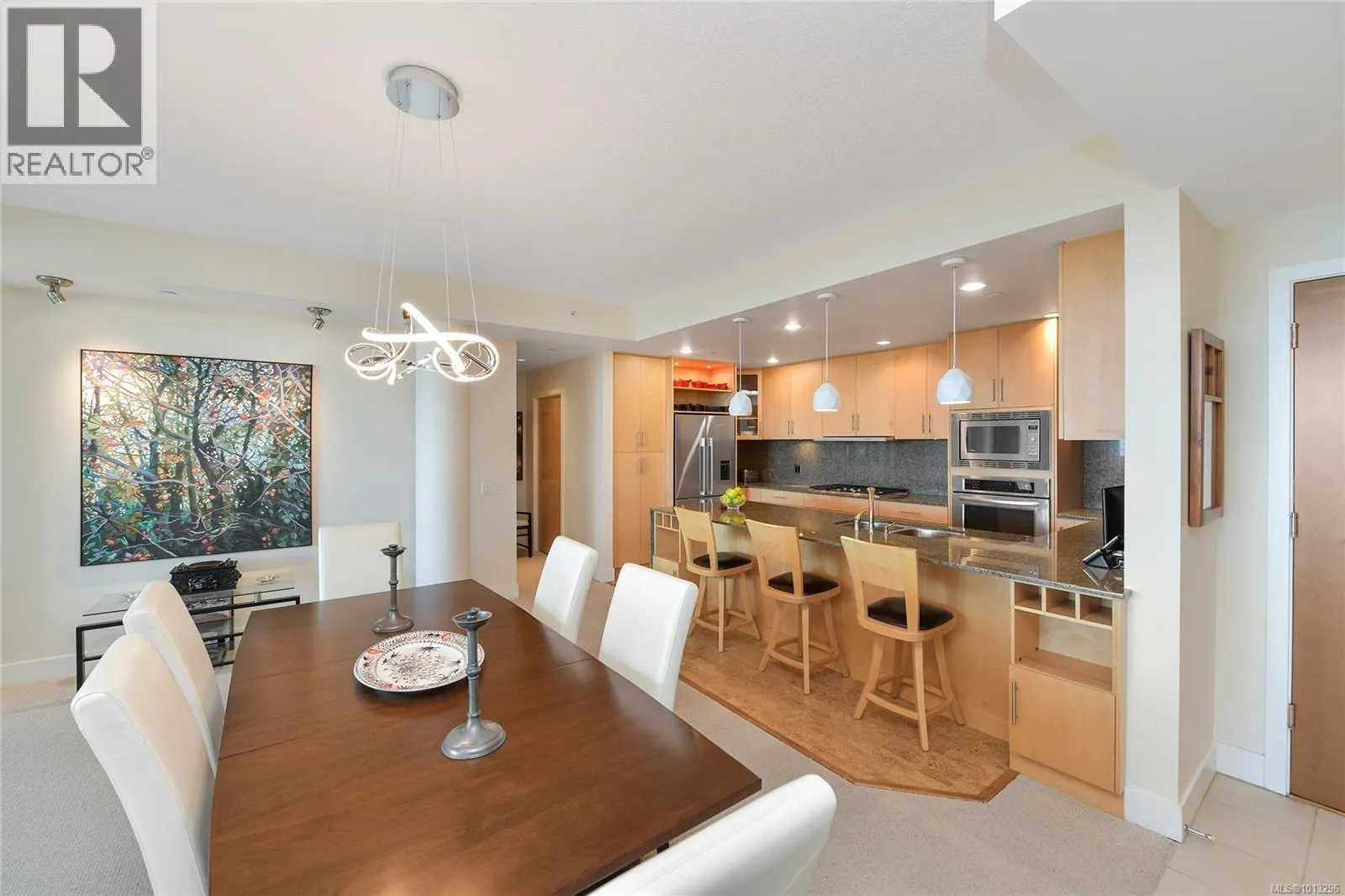 502 748 Sayward Hill Terr