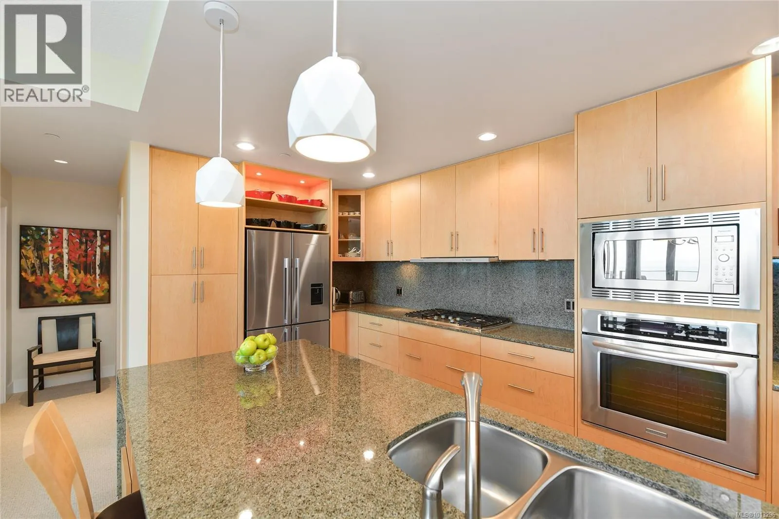 502 748 Sayward Hill Terr