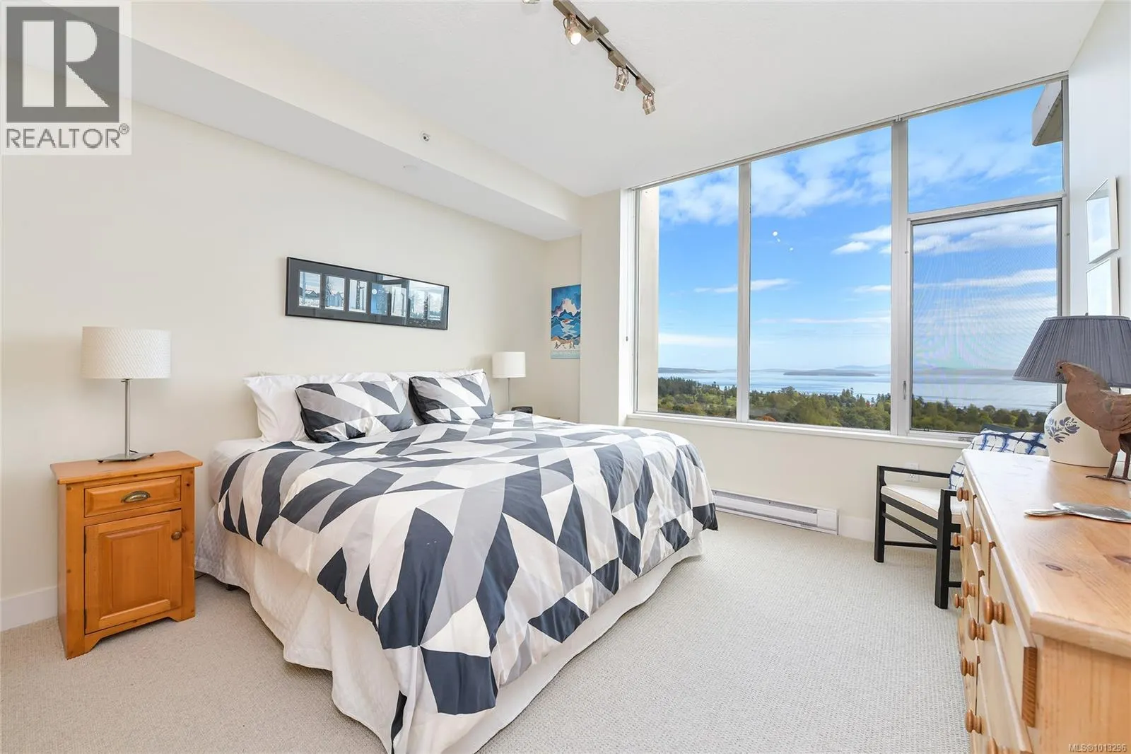 502 748 Sayward Hill Terr