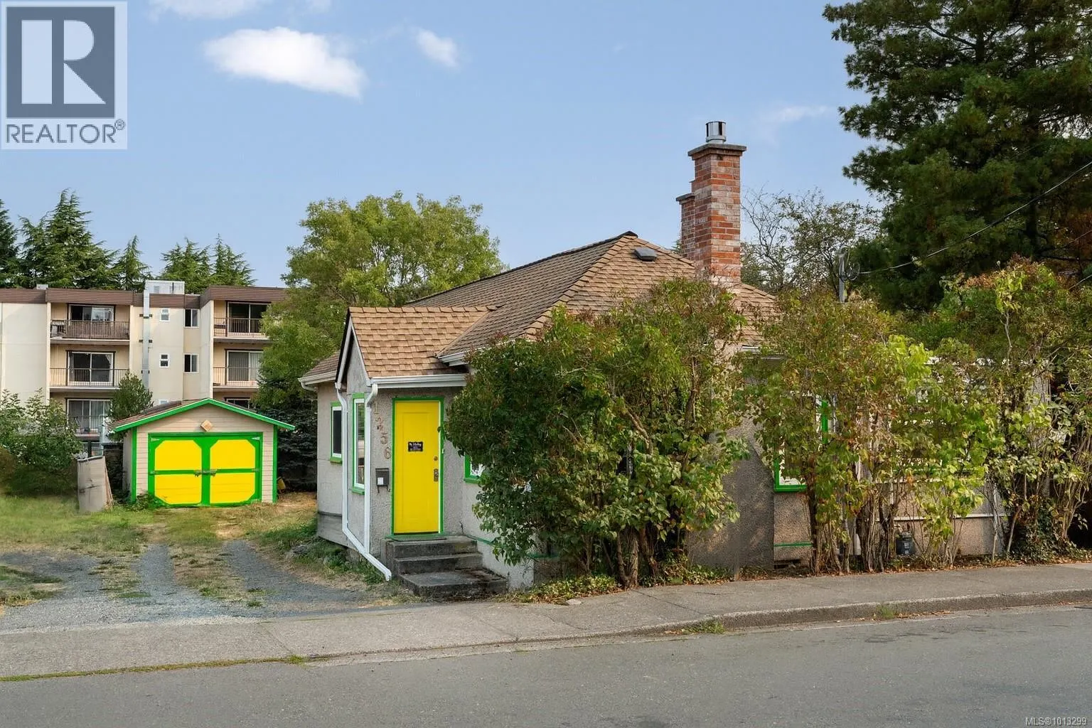 1256 Walnut St