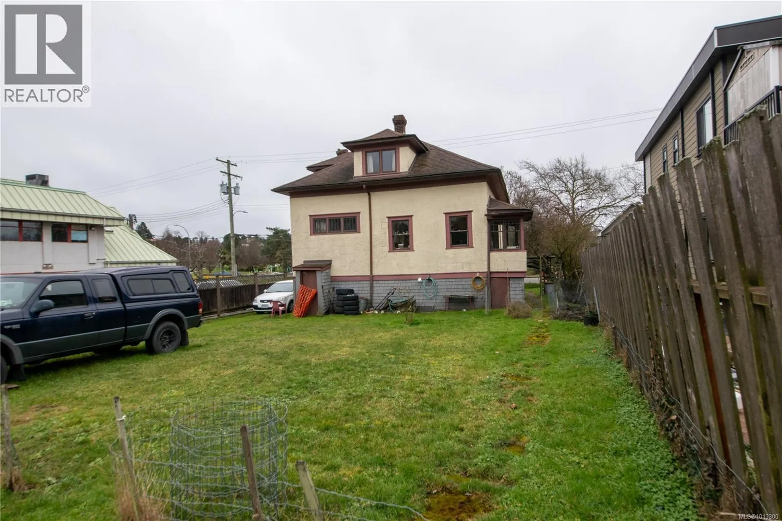 920 Cloverdale Ave