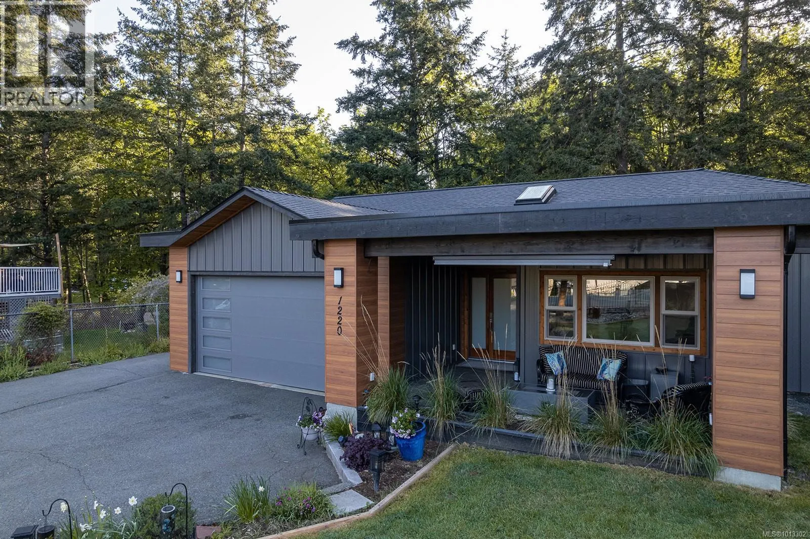 1220 Margaret Pl