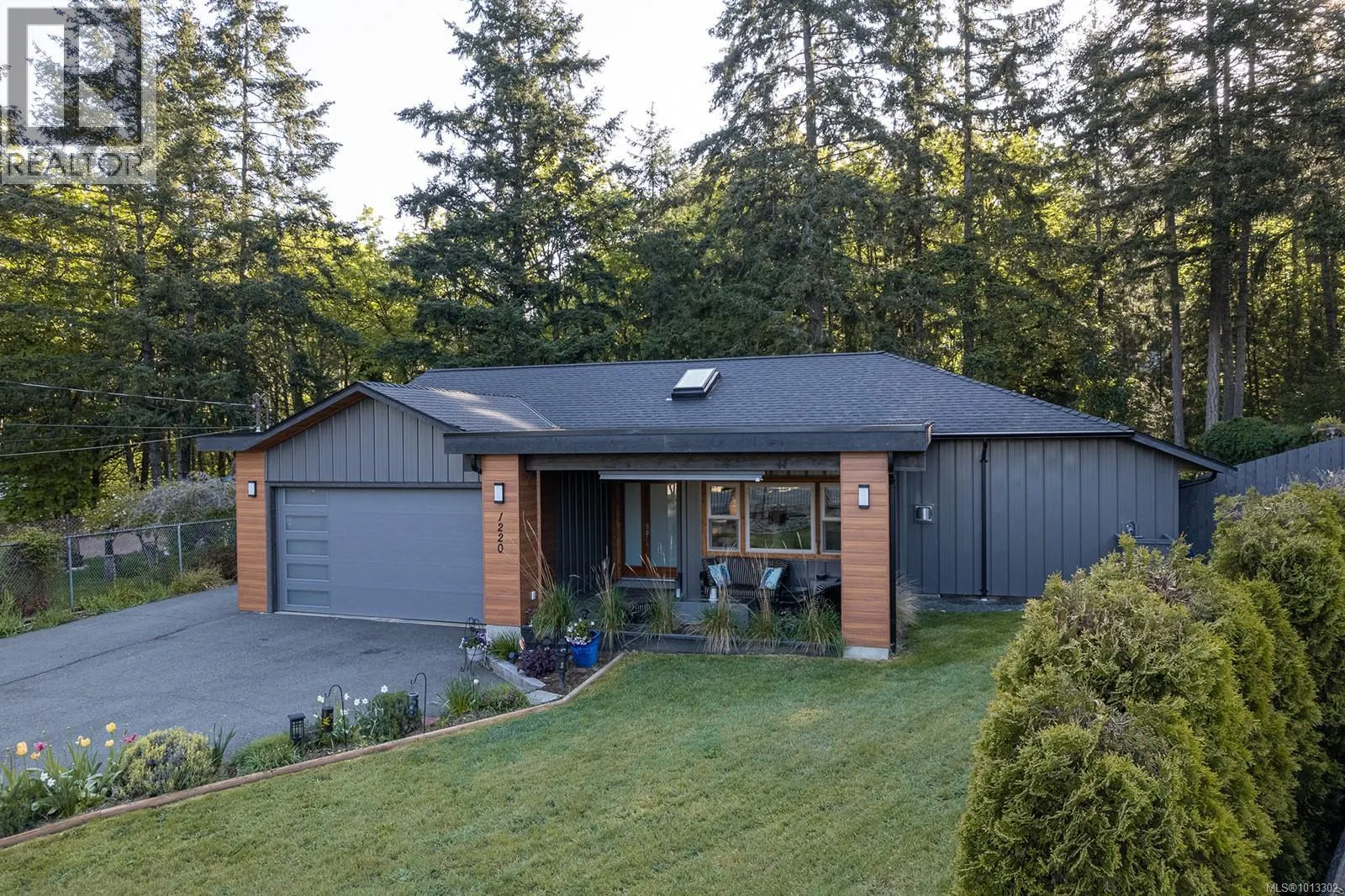 1220 Margaret Pl
