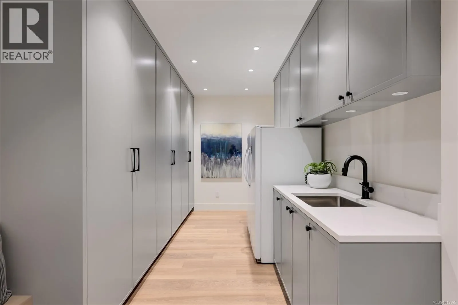 717 Robleda Cres