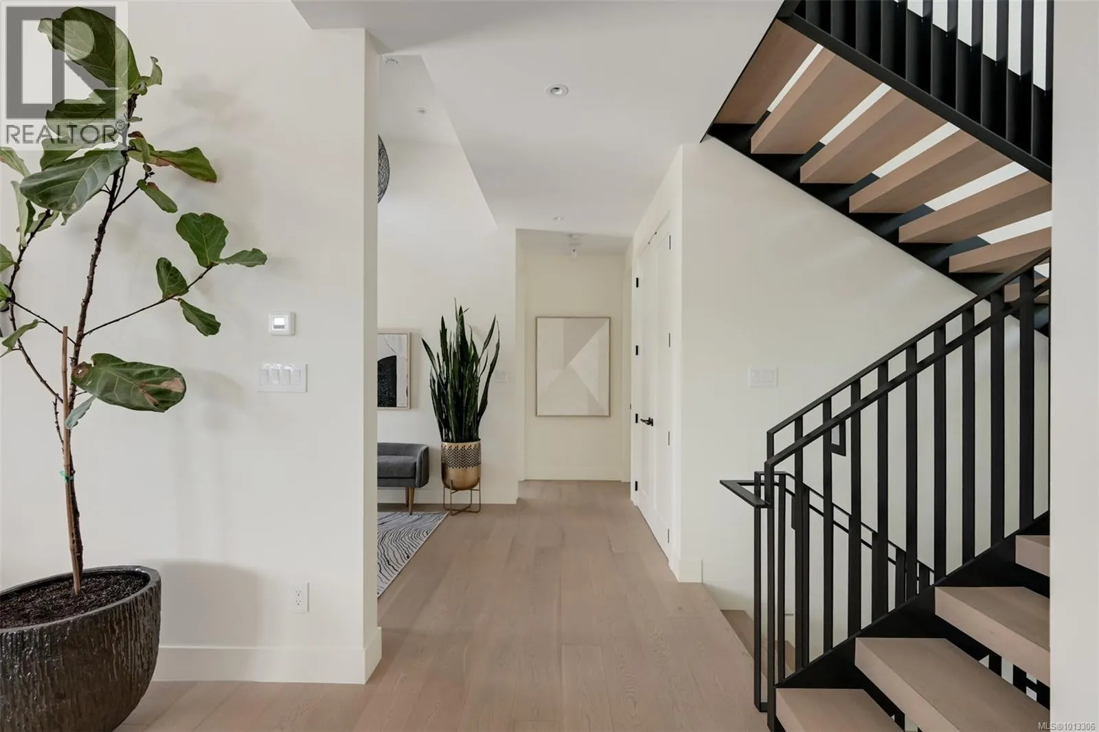 717 Robleda Cres