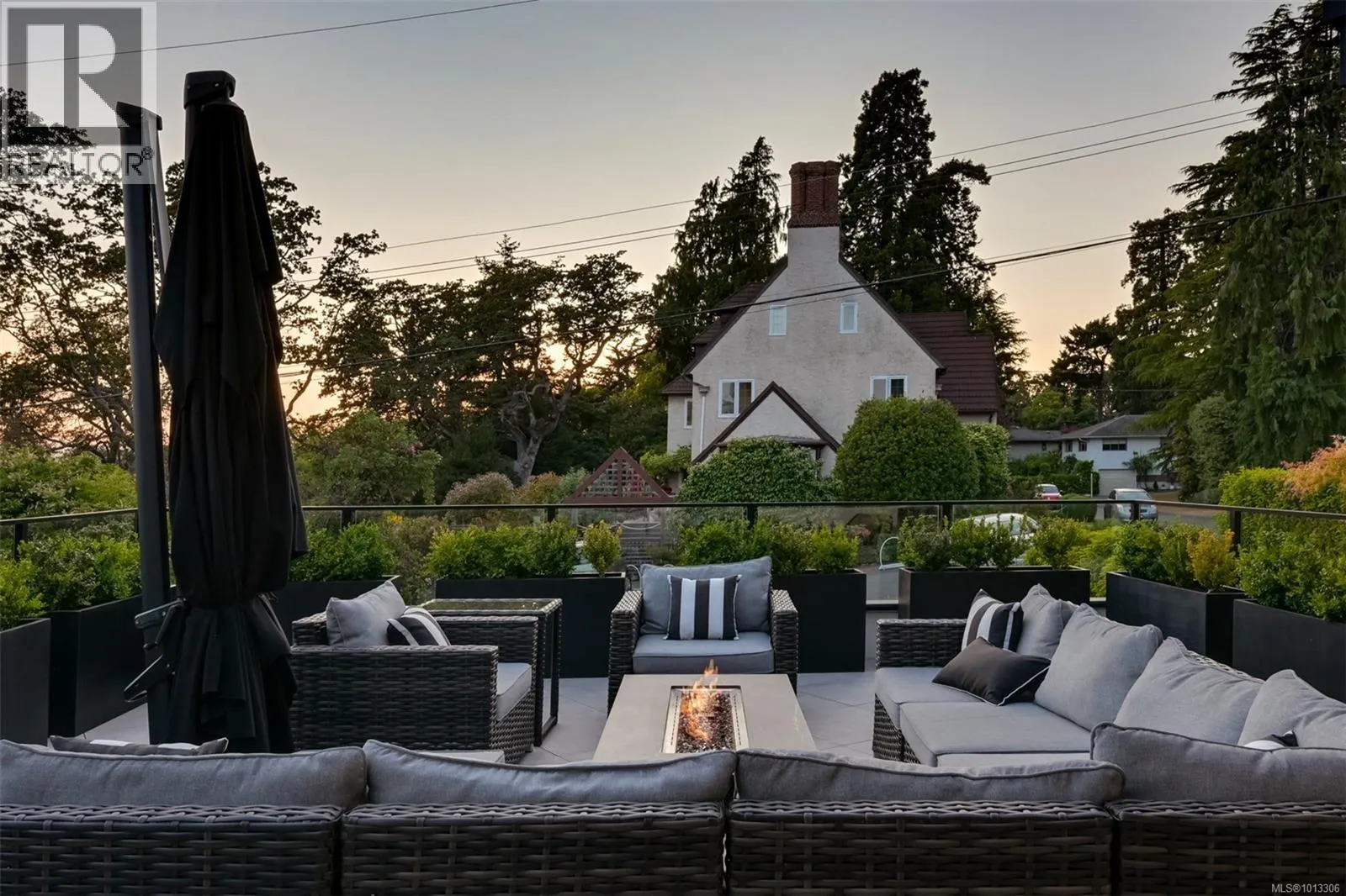717 Robleda Cres