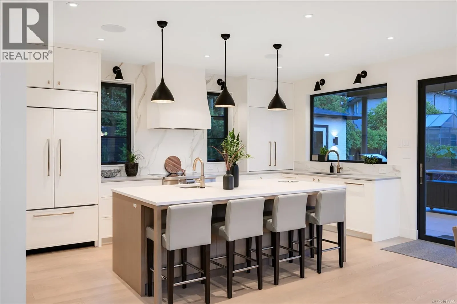 717 Robleda Cres