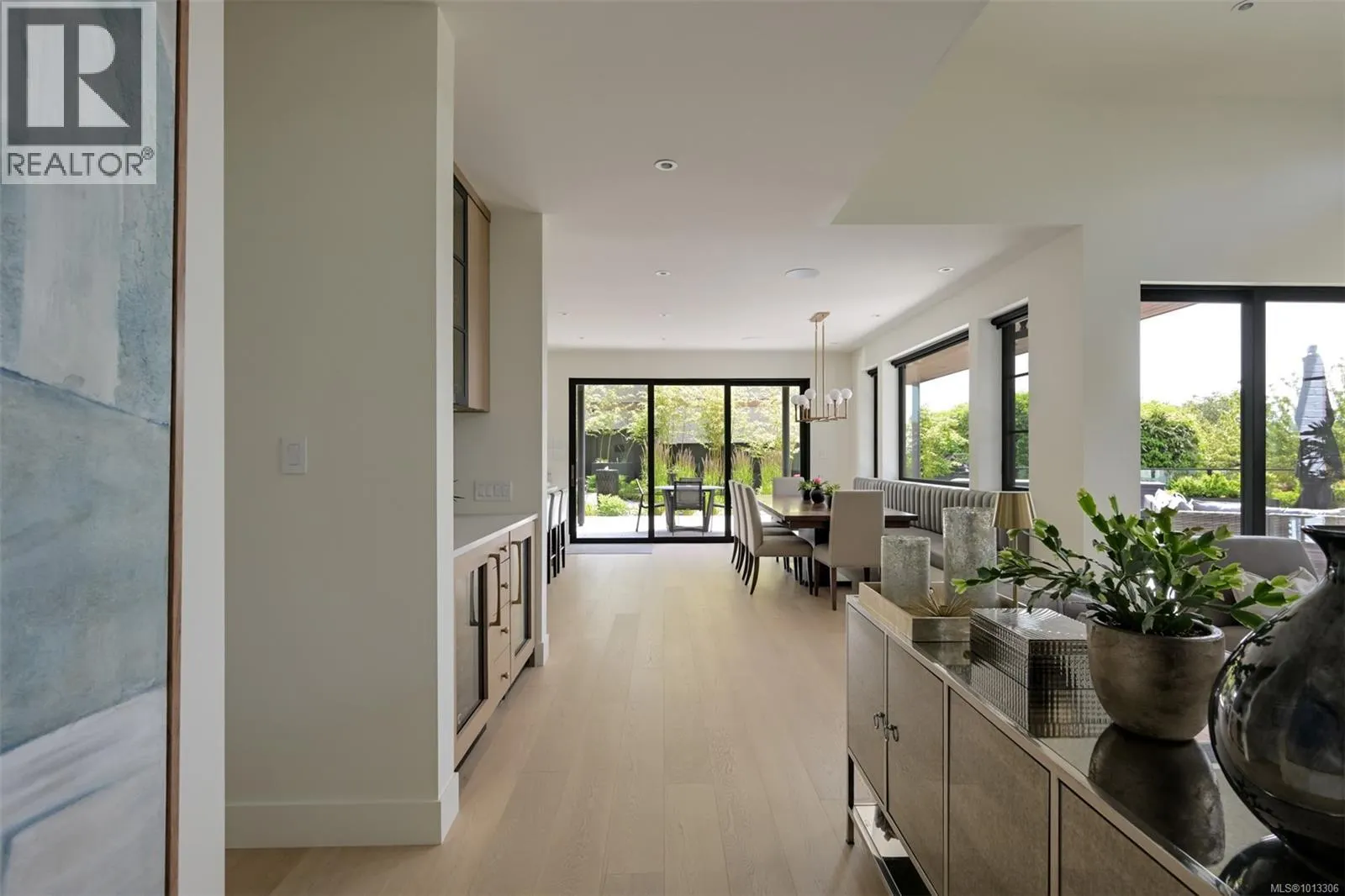 717 Robleda Cres
