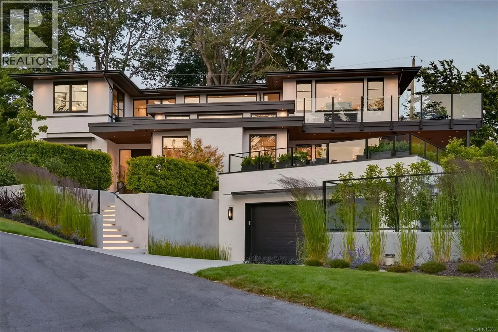 717 Robleda Cres