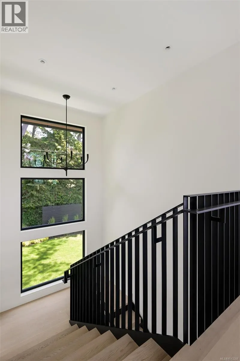 717 Robleda Cres