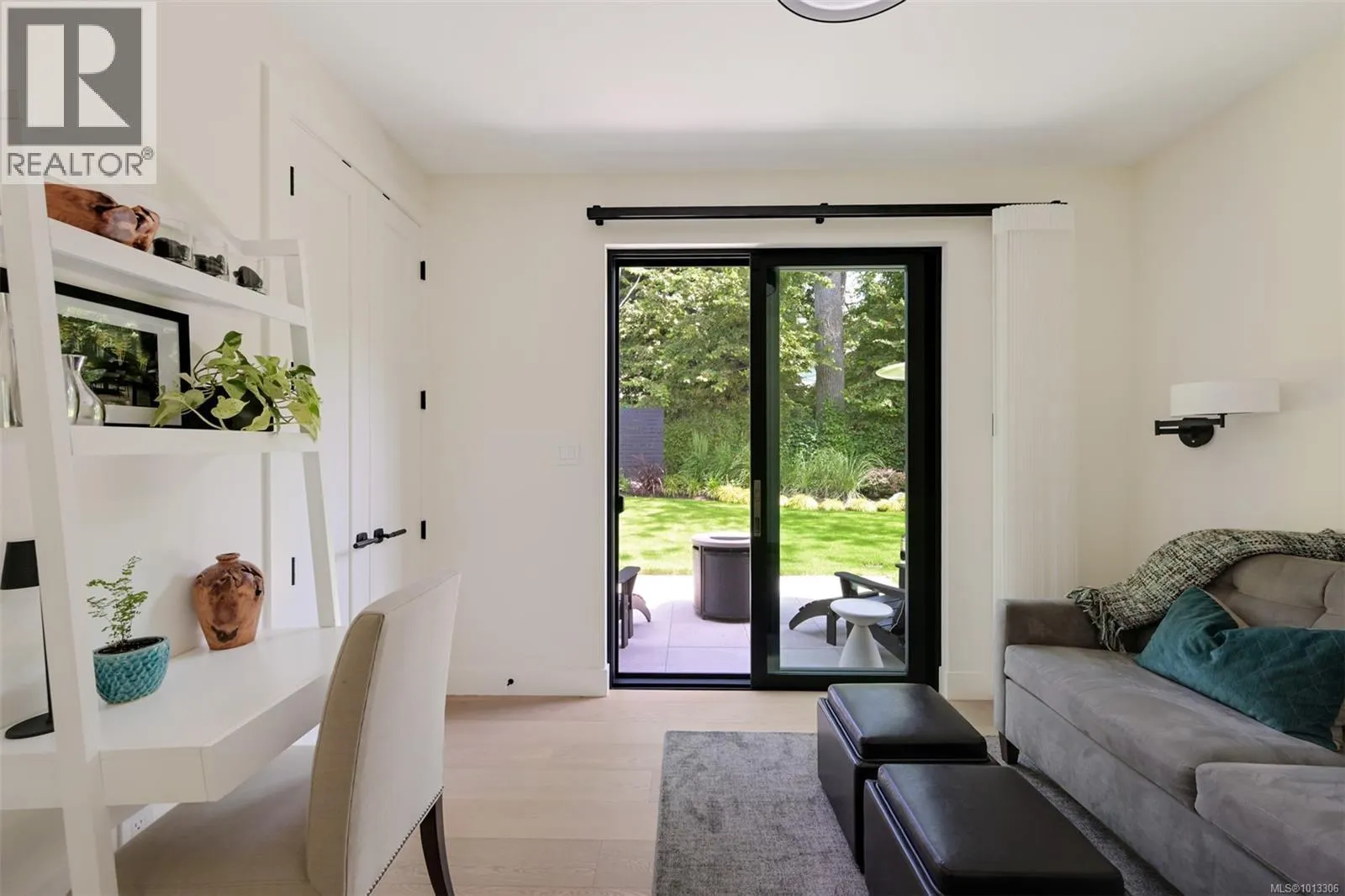 717 Robleda Cres