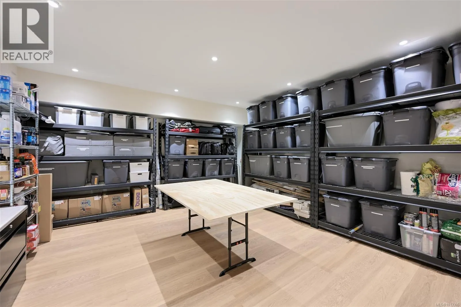 717 Robleda Cres