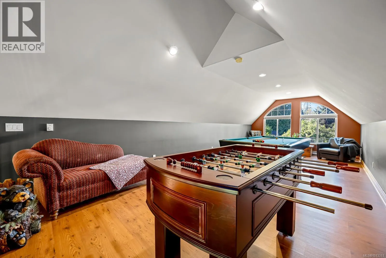 2435 Charleville Rd