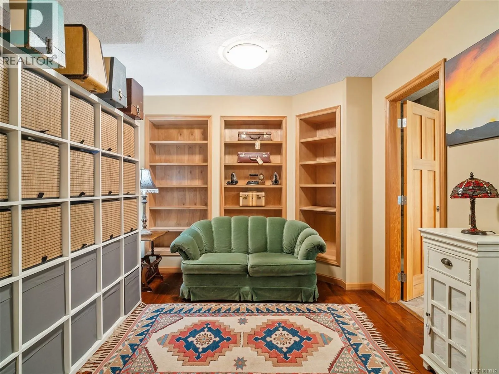 1064 Miraloma Dr
