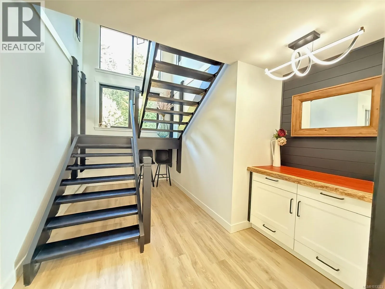 305 Kaleva Rd