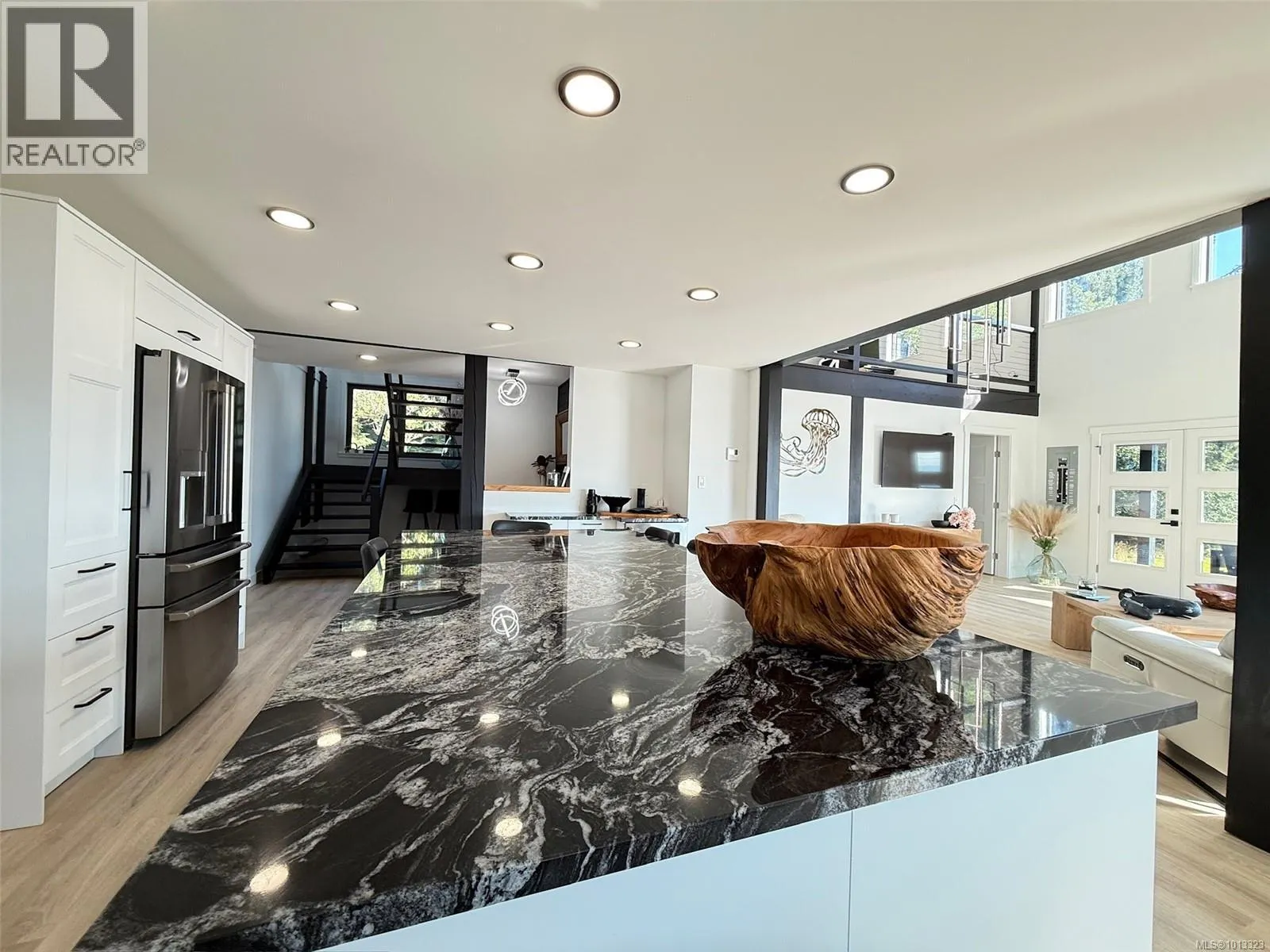 305 Kaleva Rd