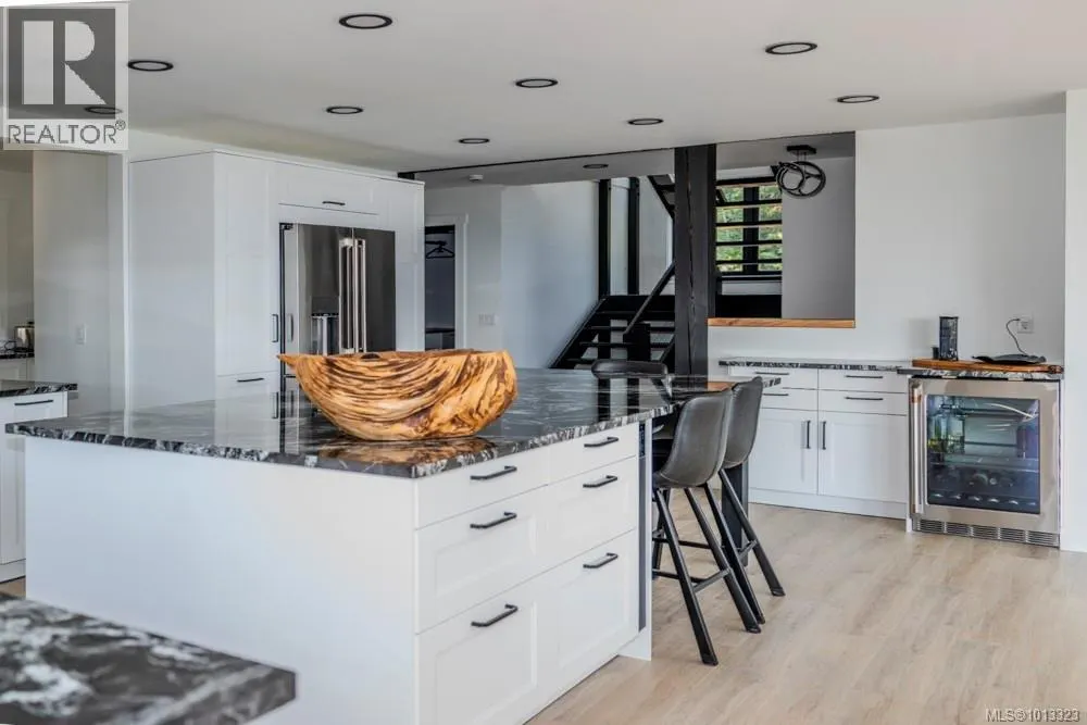 305 Kaleva Rd