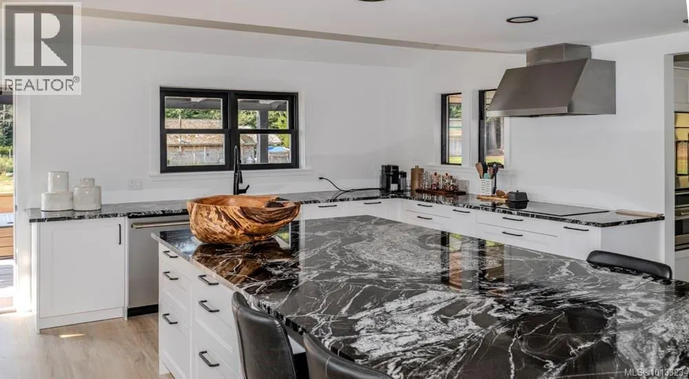 305 Kaleva Rd