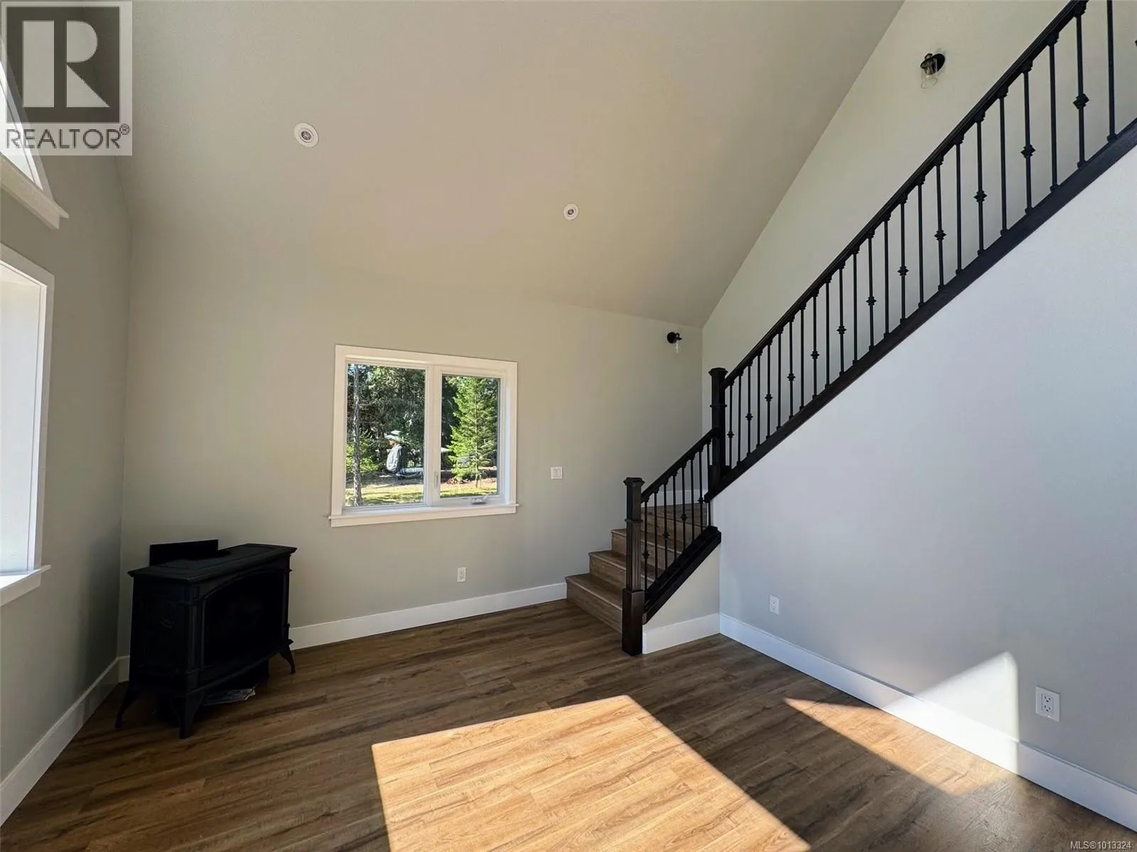 SL94 313 Evergreen Lane