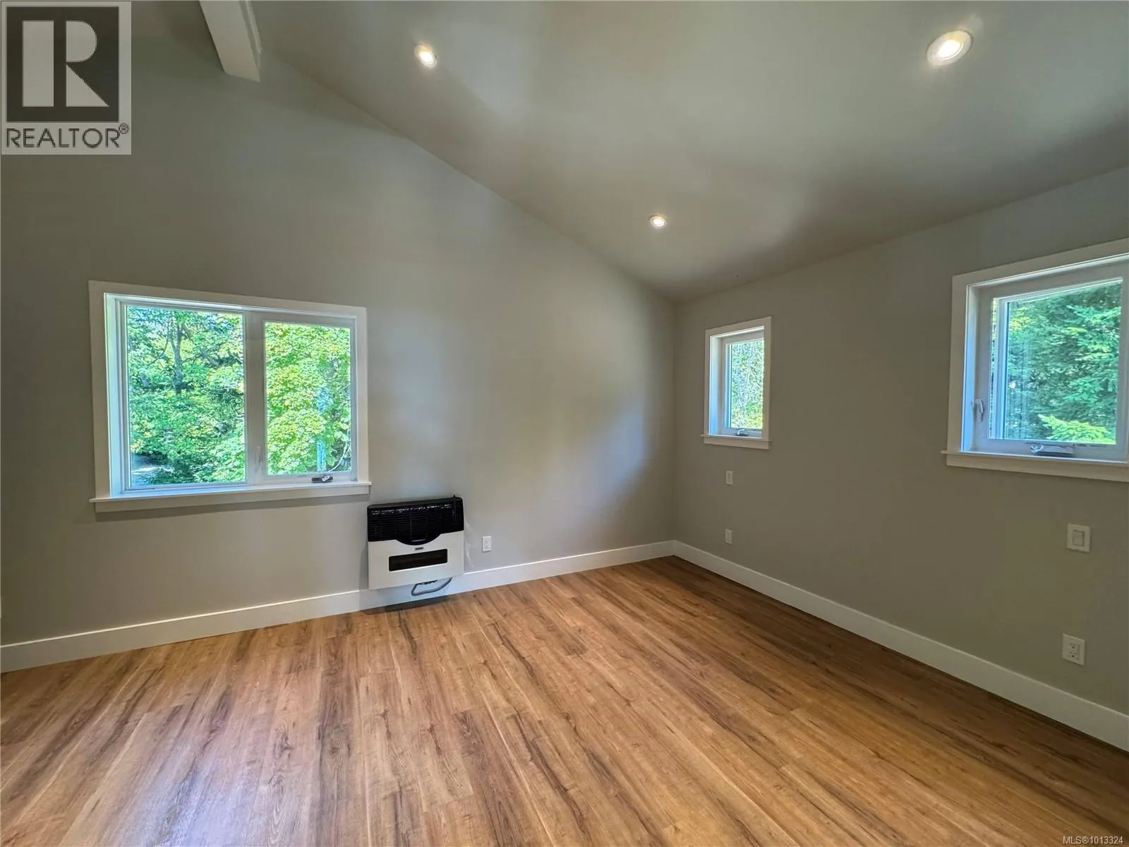 SL94 313 Evergreen Lane
