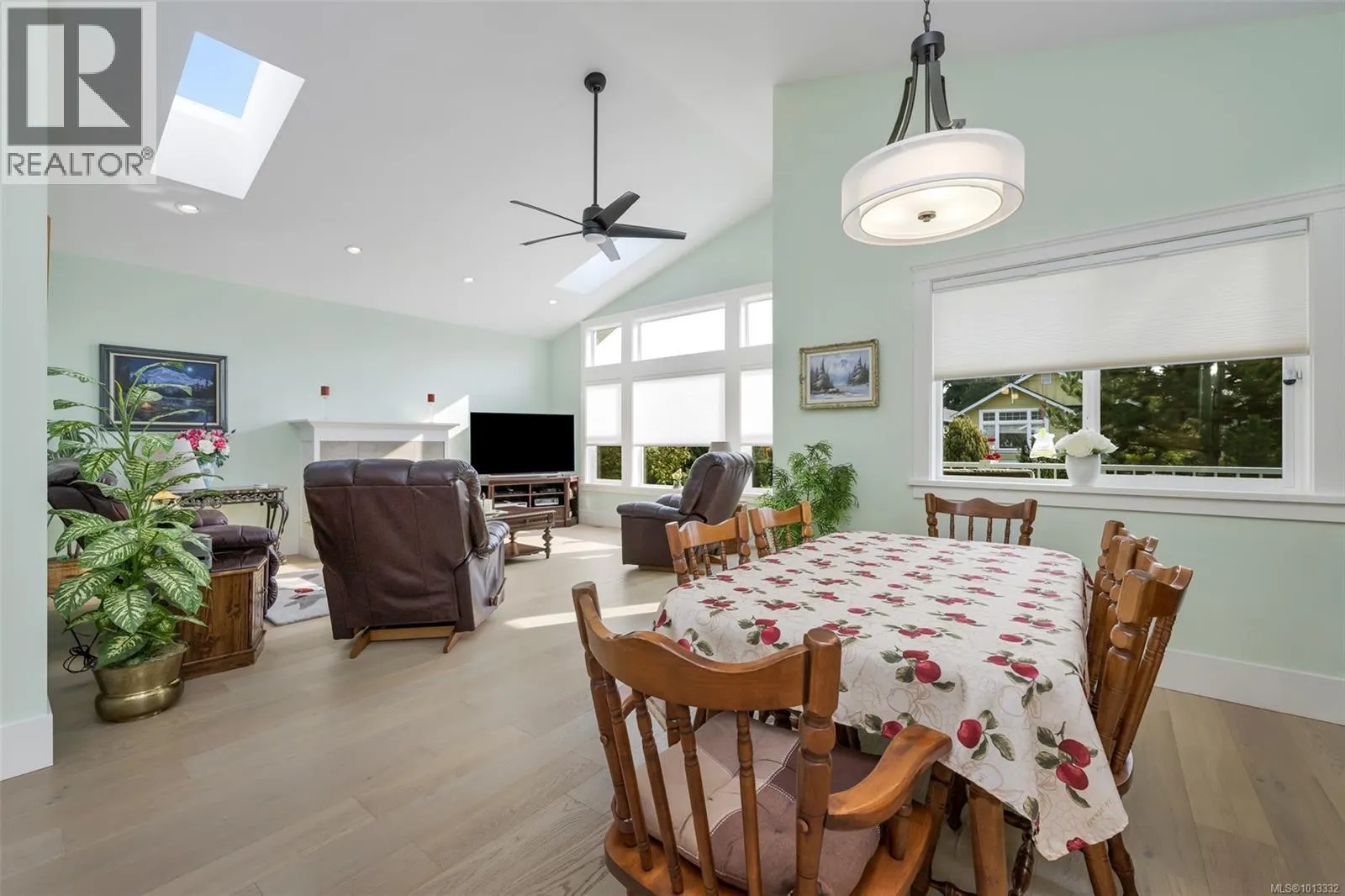 283 Edgewood Cres