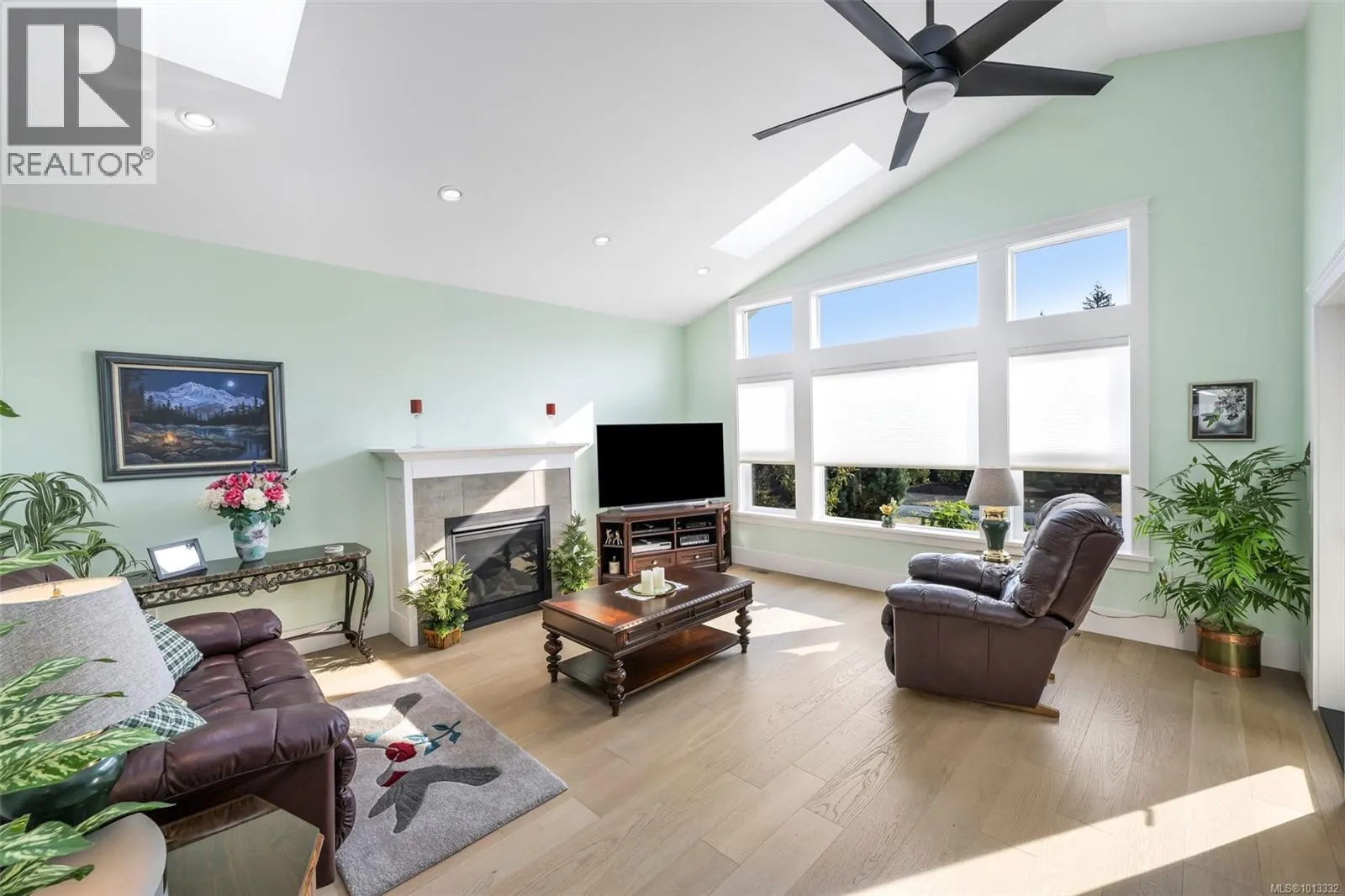 283 Edgewood Cres