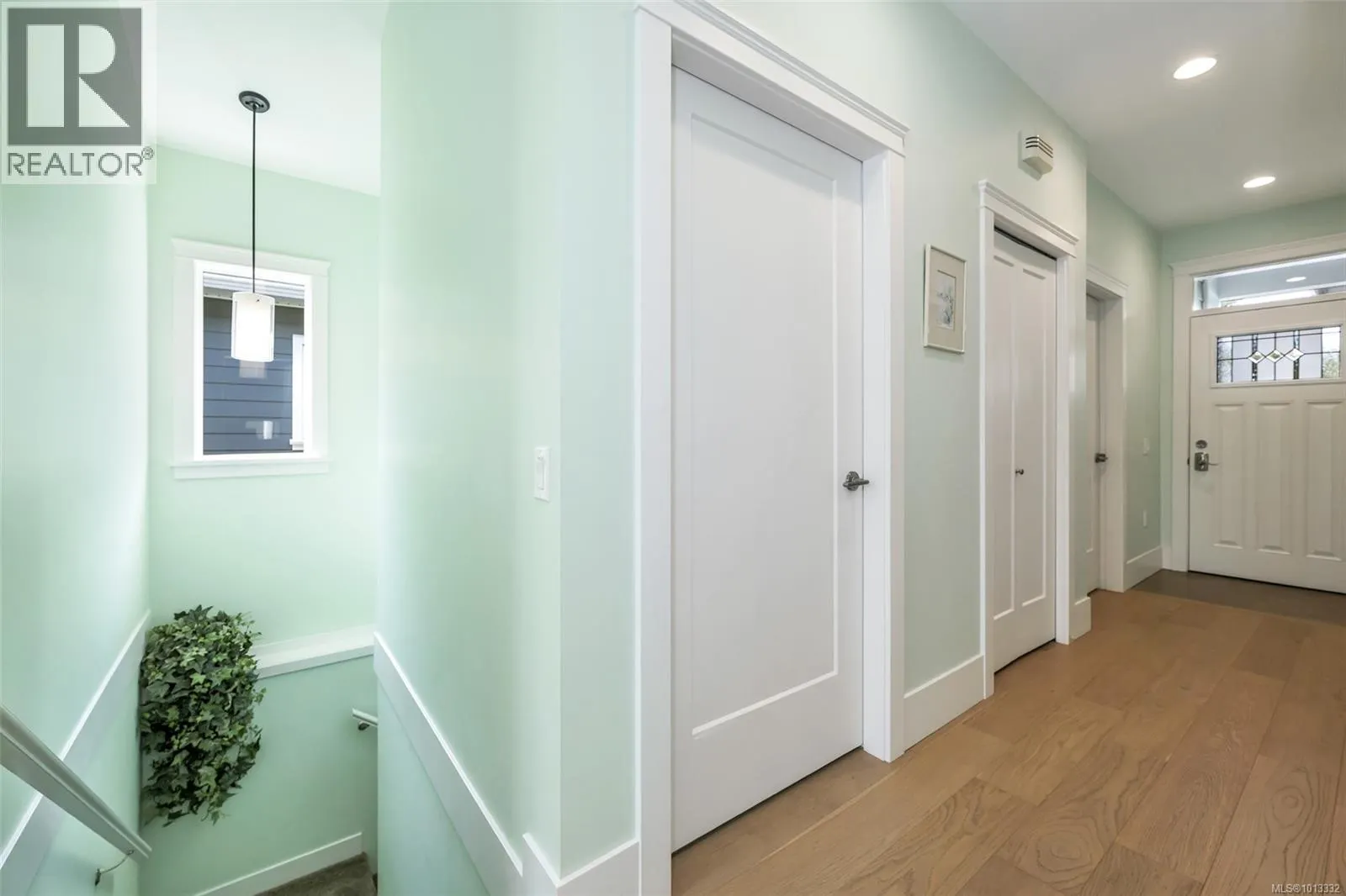 283 Edgewood Cres