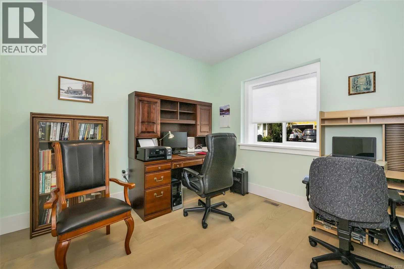 283 Edgewood Cres