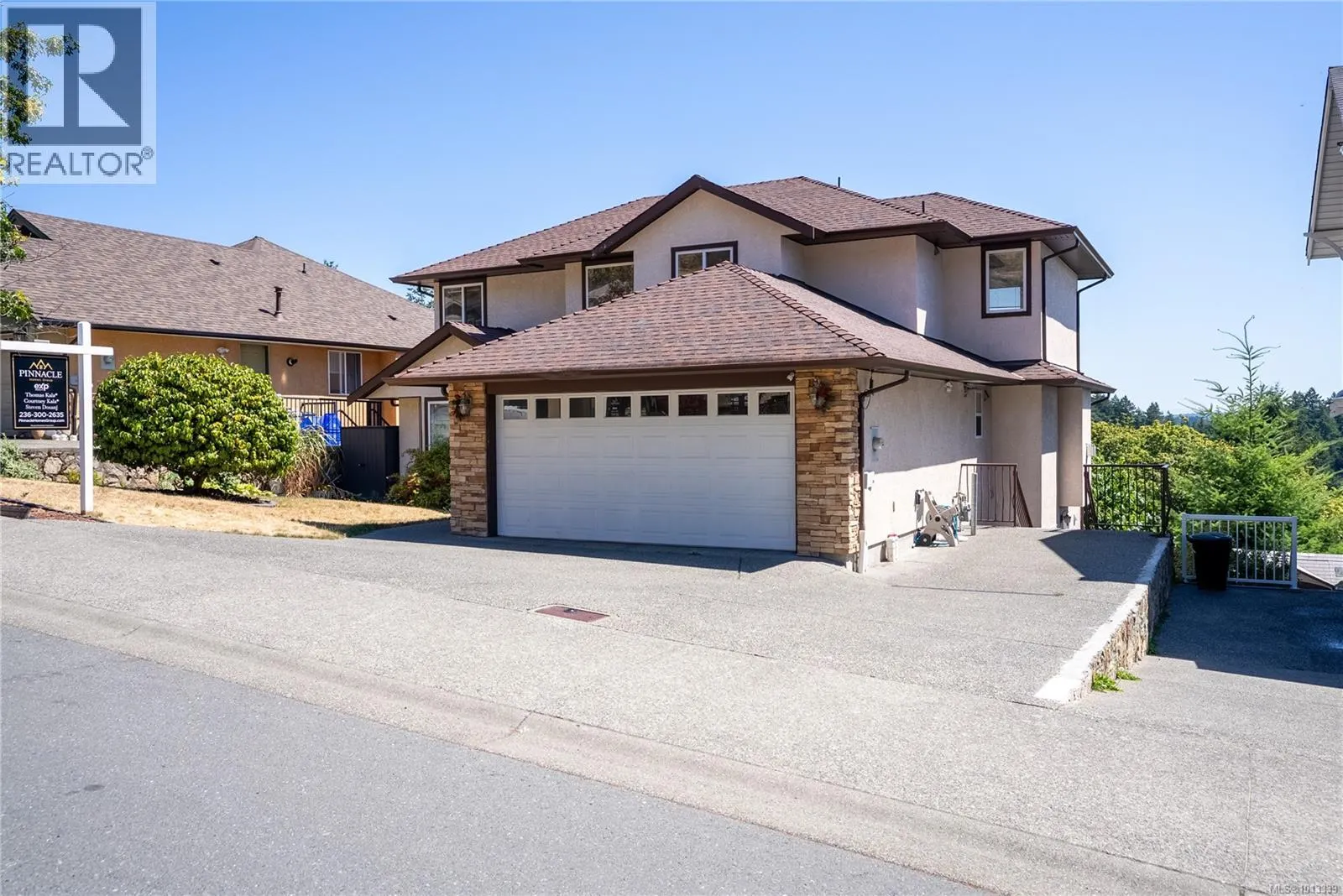 2562 Crystalview Dr