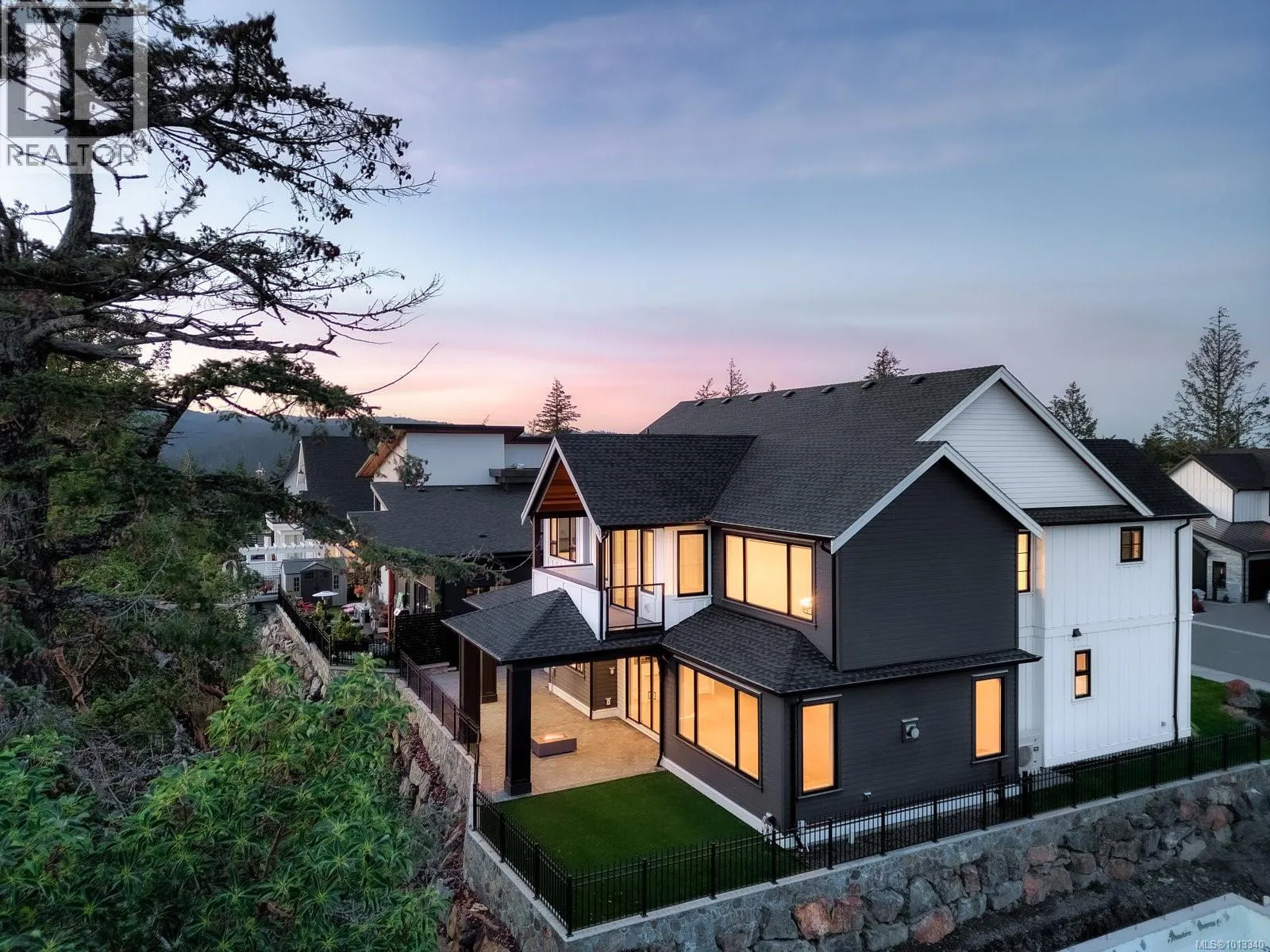 2045 Pinehurst Terr