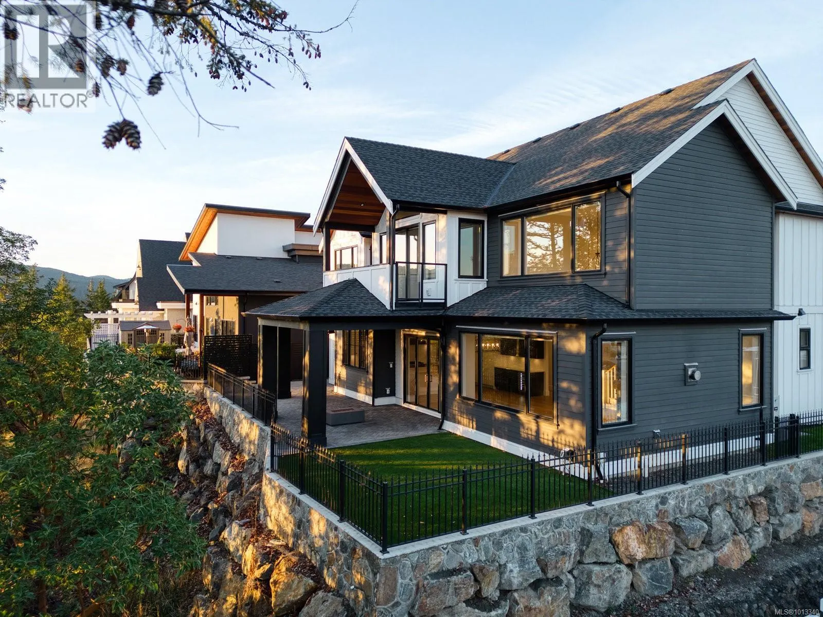 2045 Pinehurst Terr
