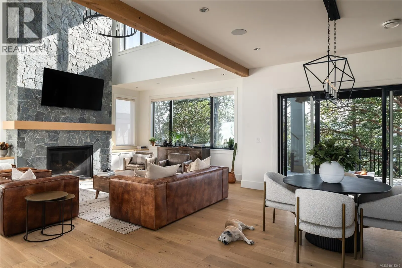 2045 Pinehurst Terr