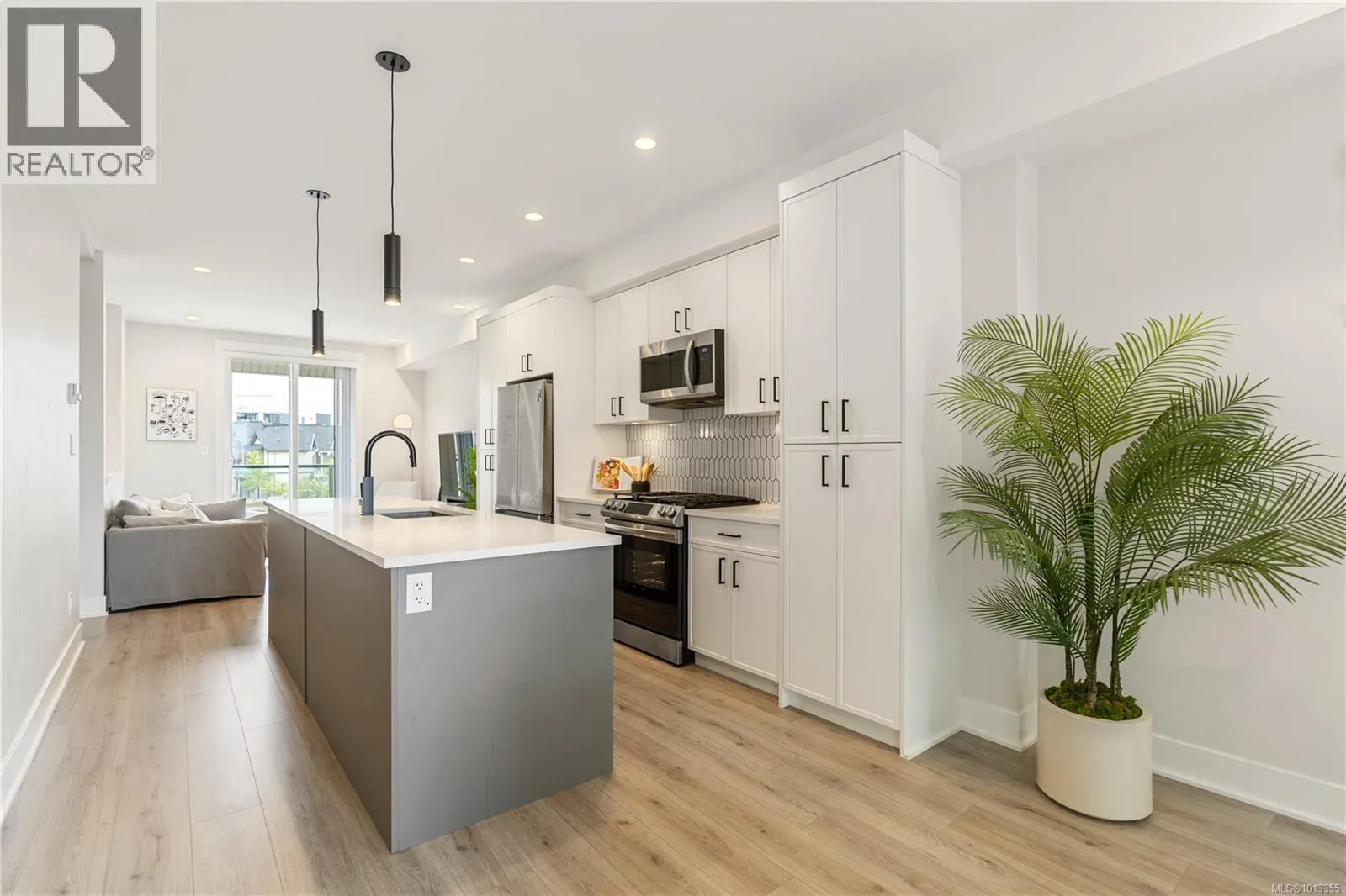 1161 Moonstone Loop