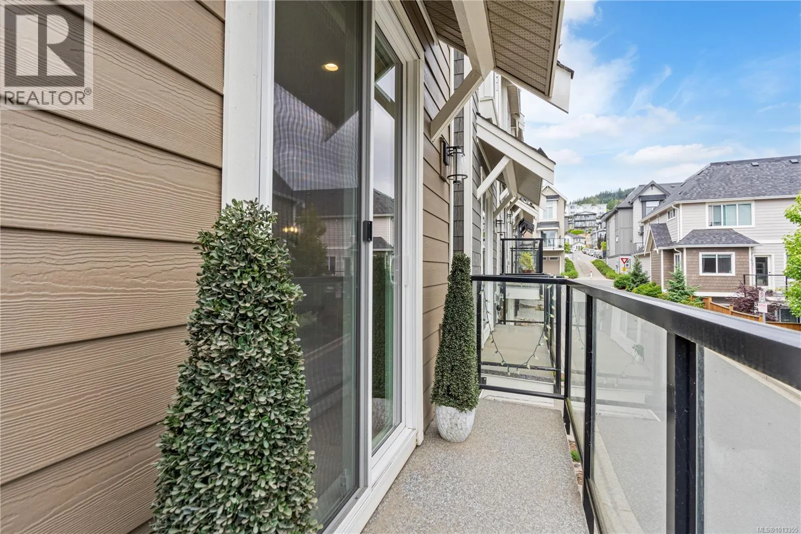1161 Moonstone Loop