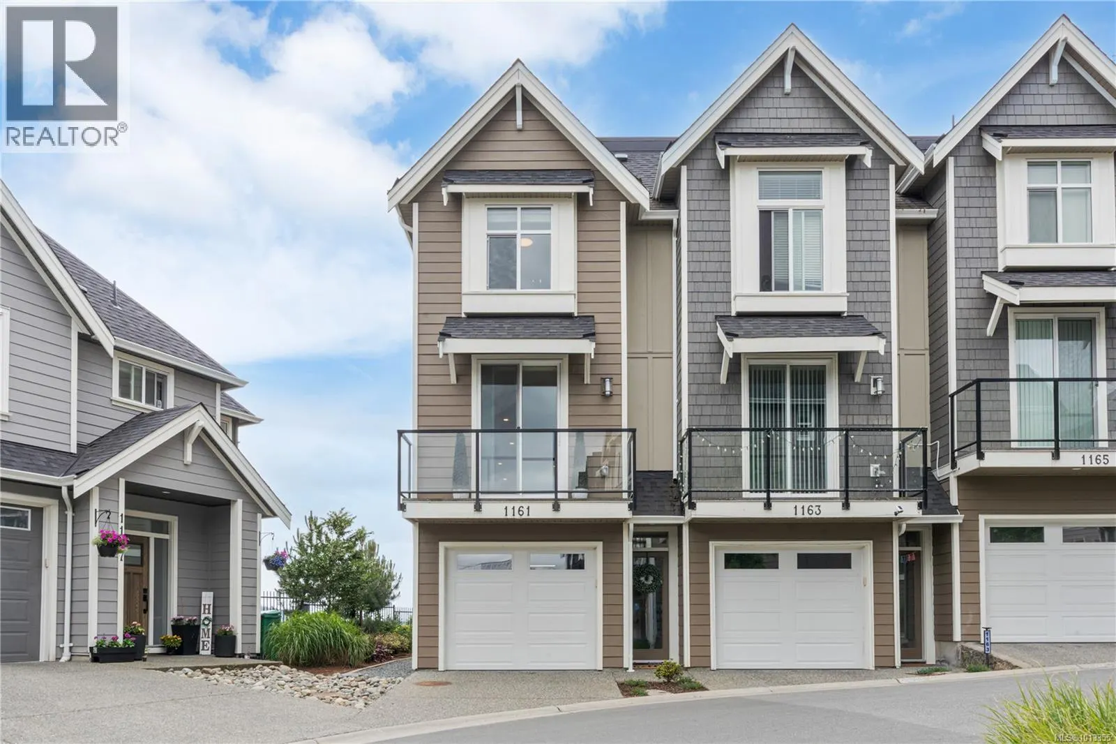 1161 Moonstone Loop