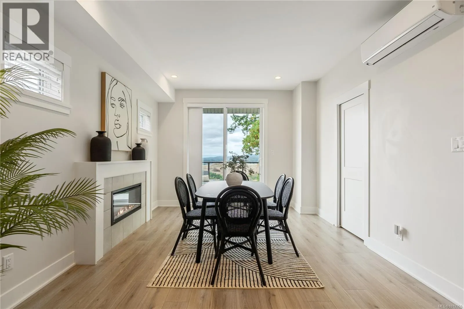1161 Moonstone Loop
