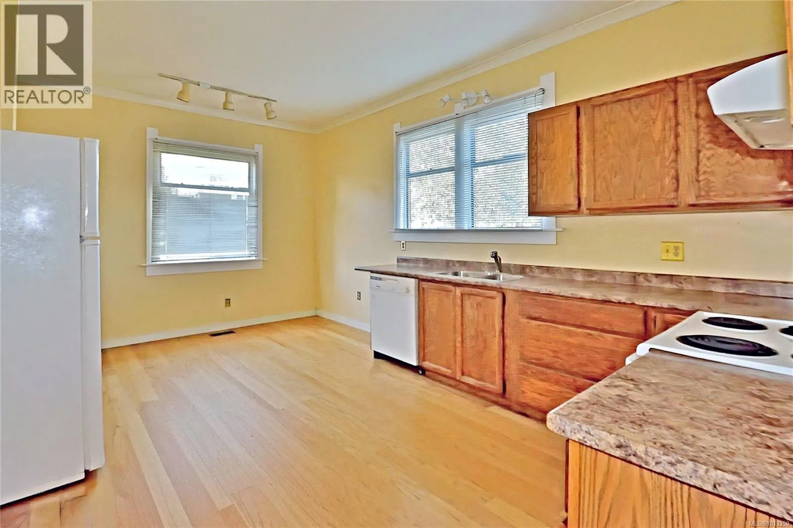 350 Stewart Ave