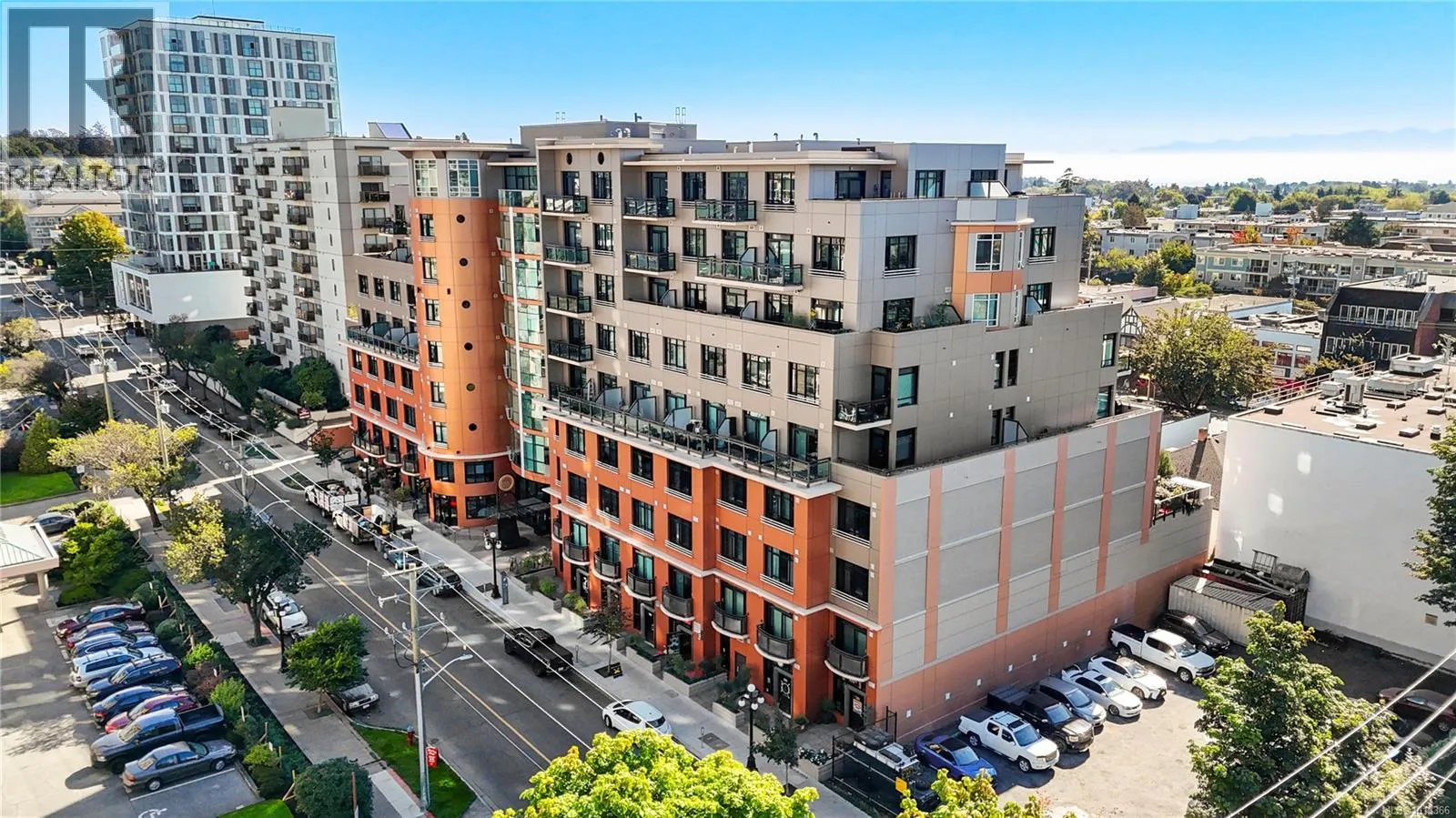 526 1029 View St