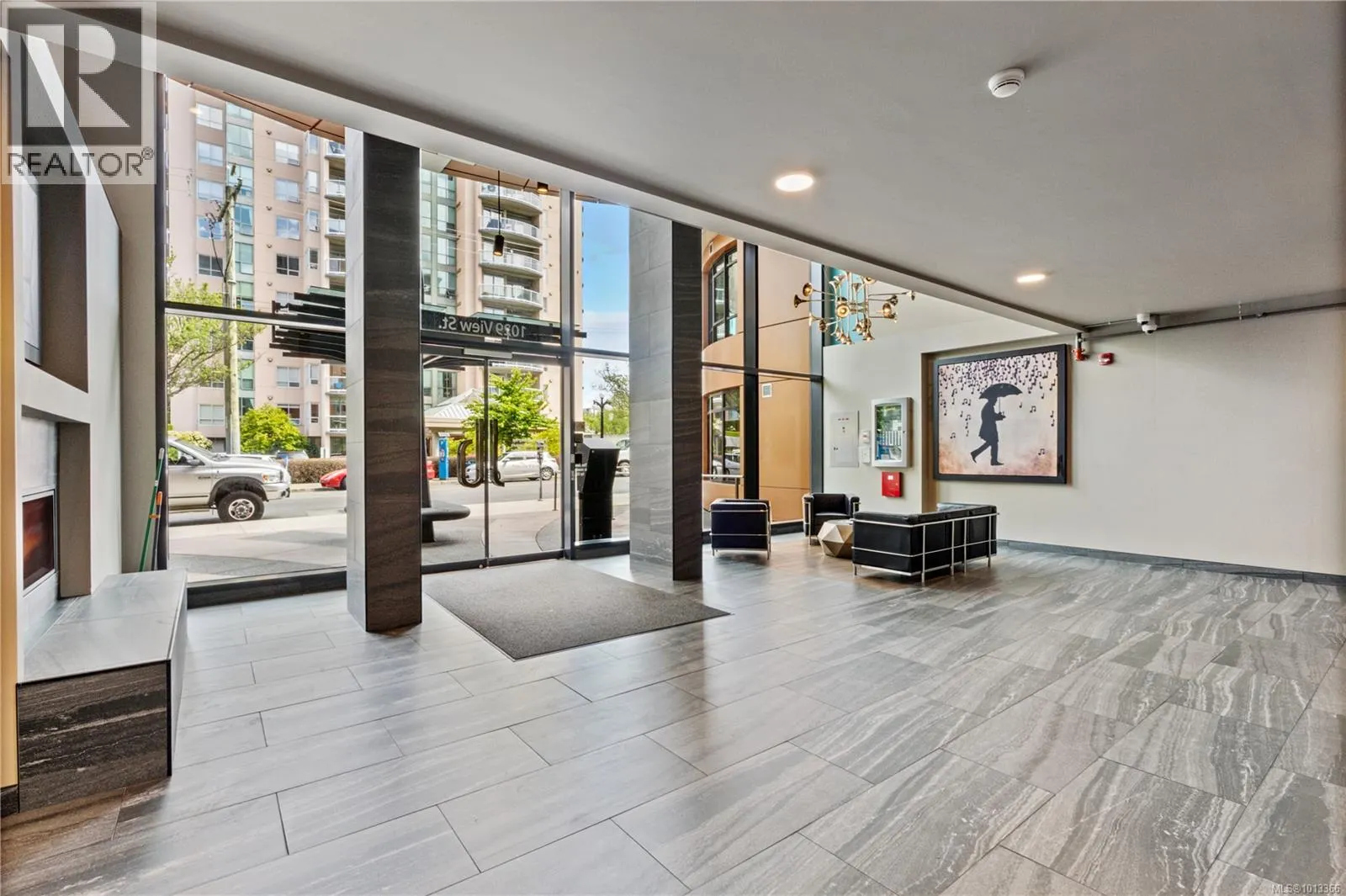 526 1029 View St