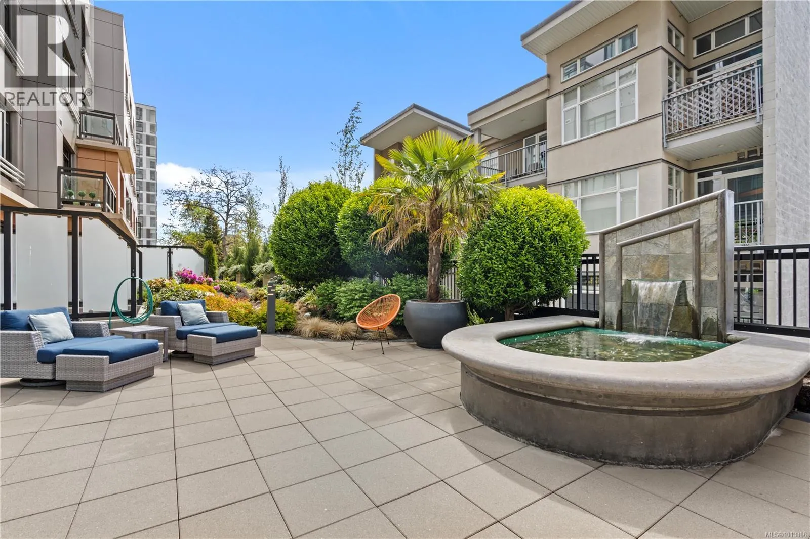 526 1029 View St