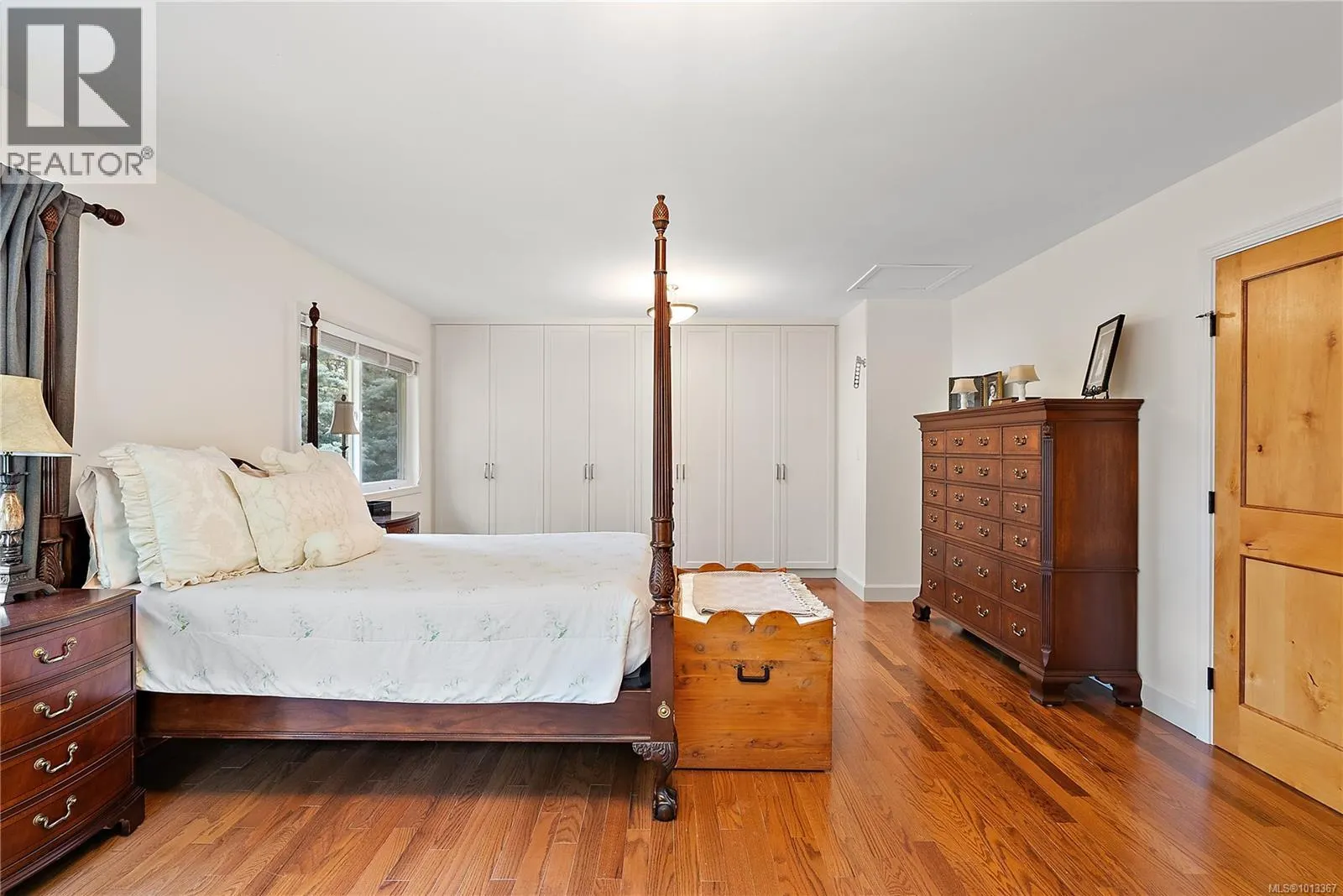 1661 Lands End Rd