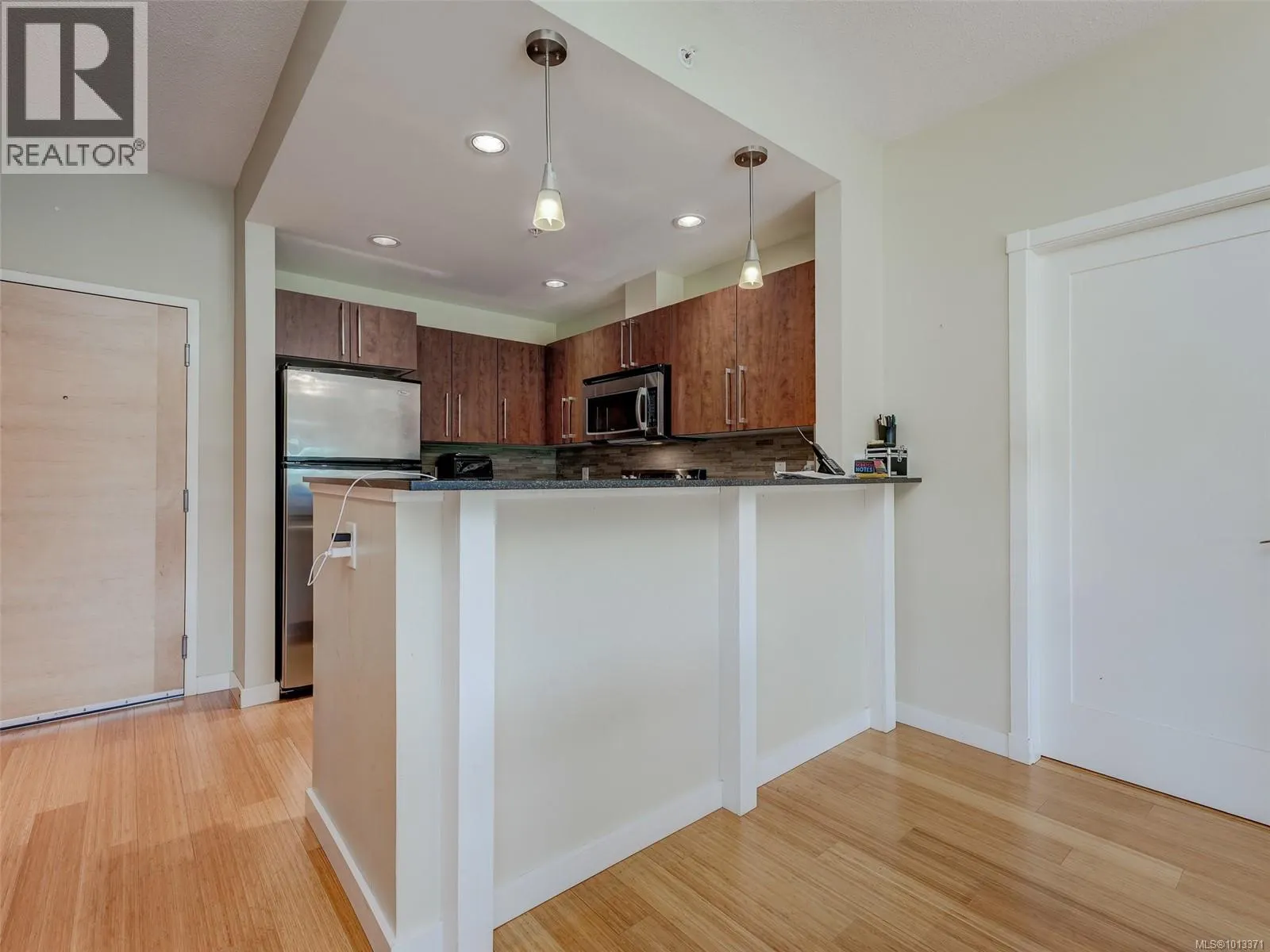 301 611 Brookside Rd