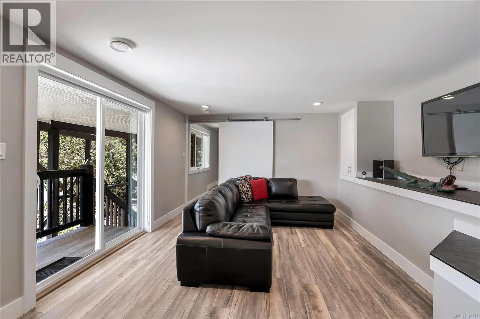 468 Arbutus Ave