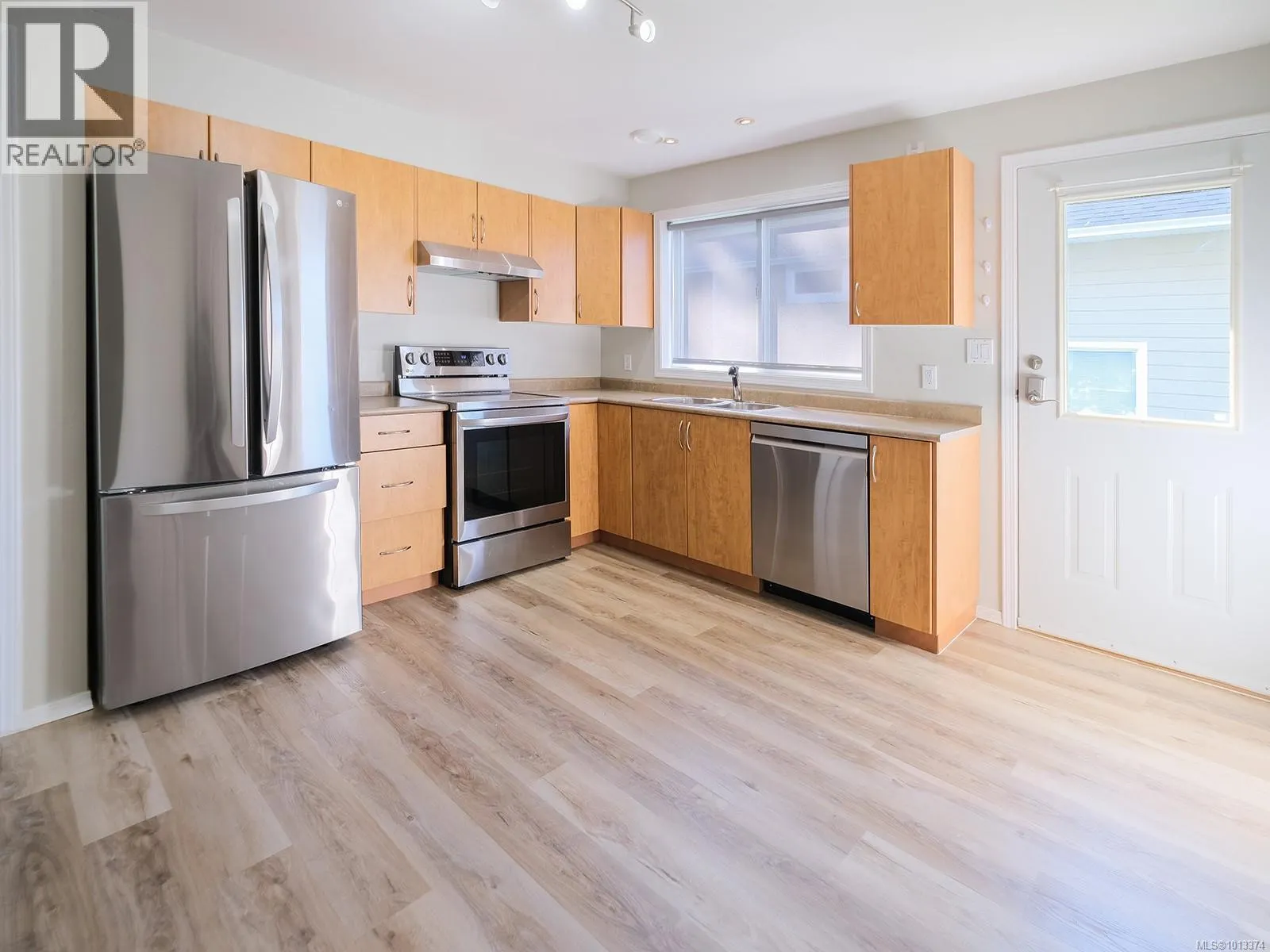 1858 Sterling Ridge Pl