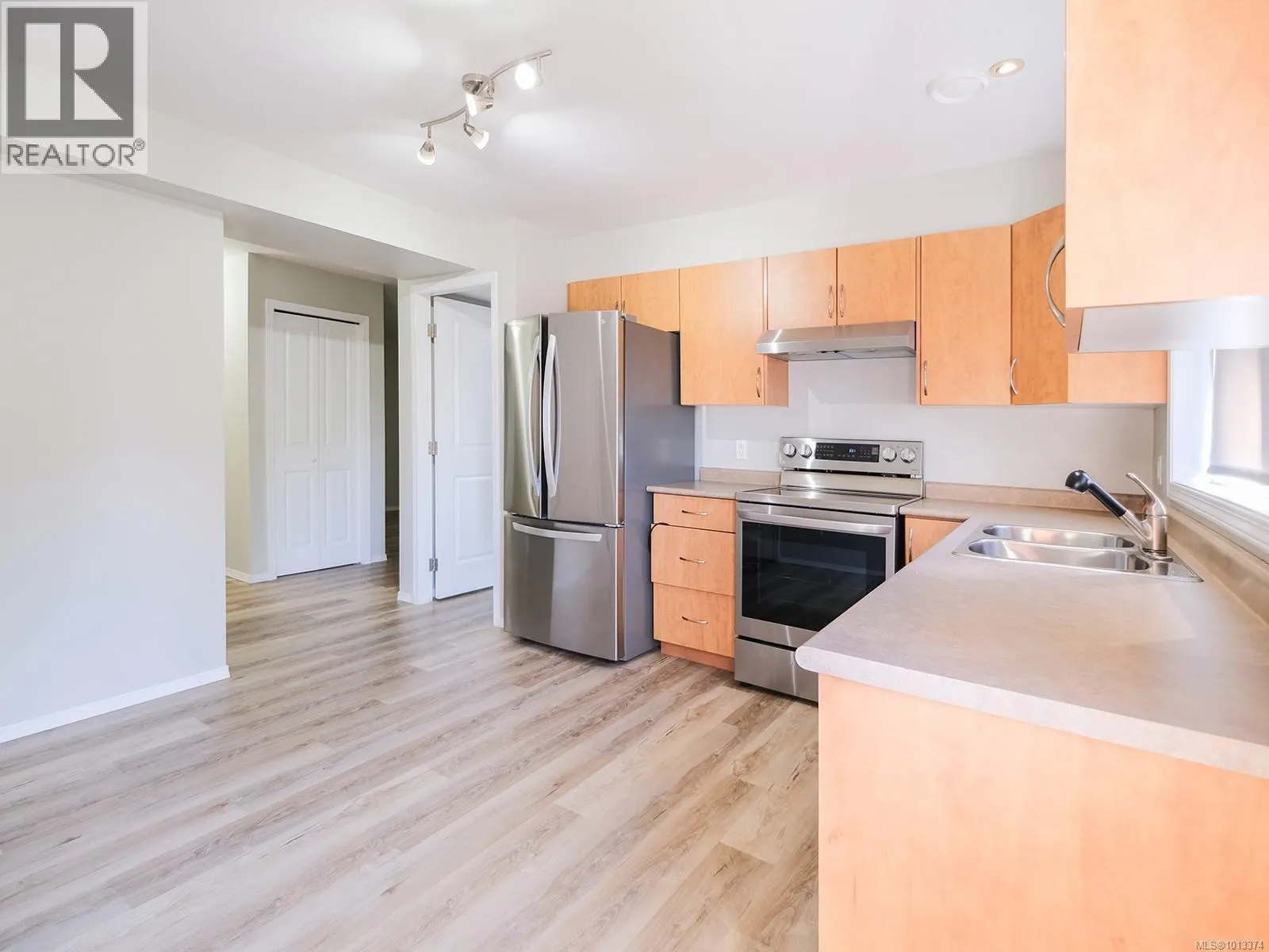 1858 Sterling Ridge Pl