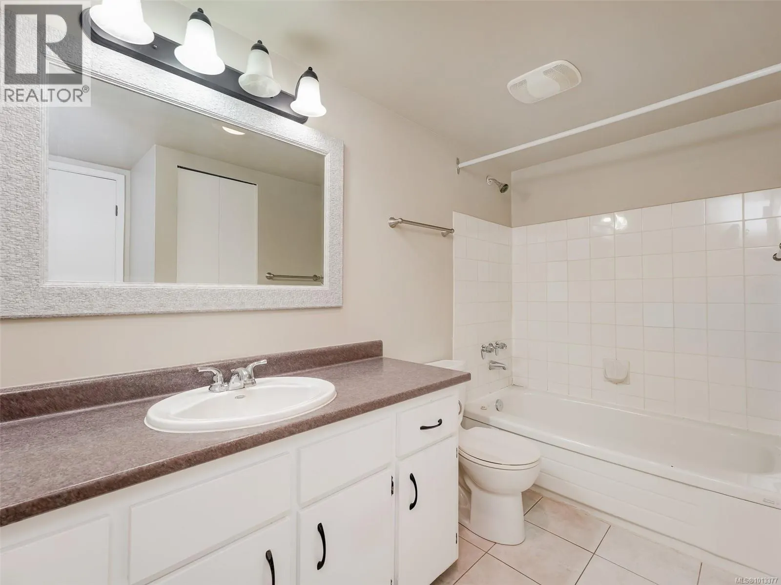 406 859 Carrie St