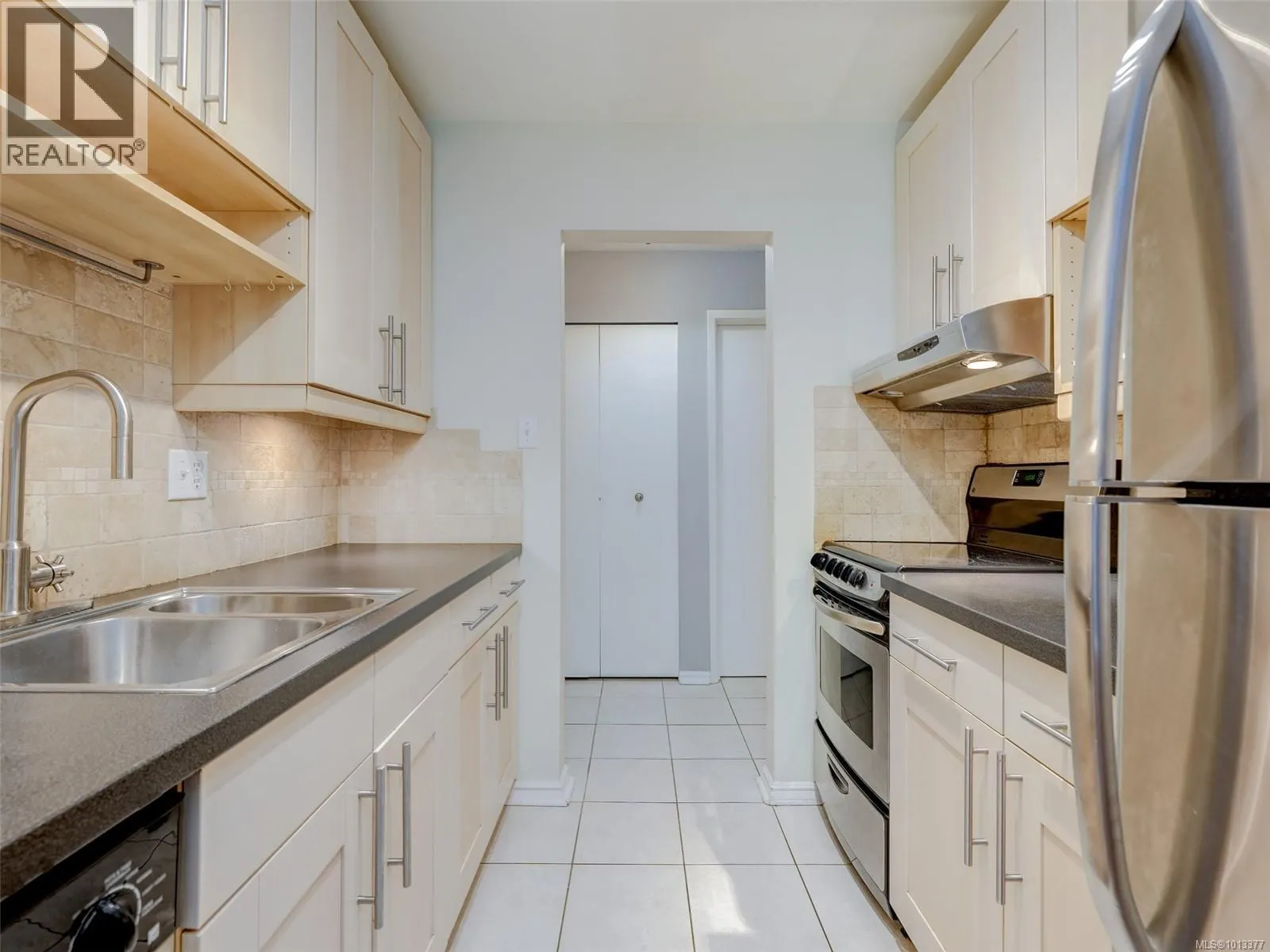 406 859 Carrie St
