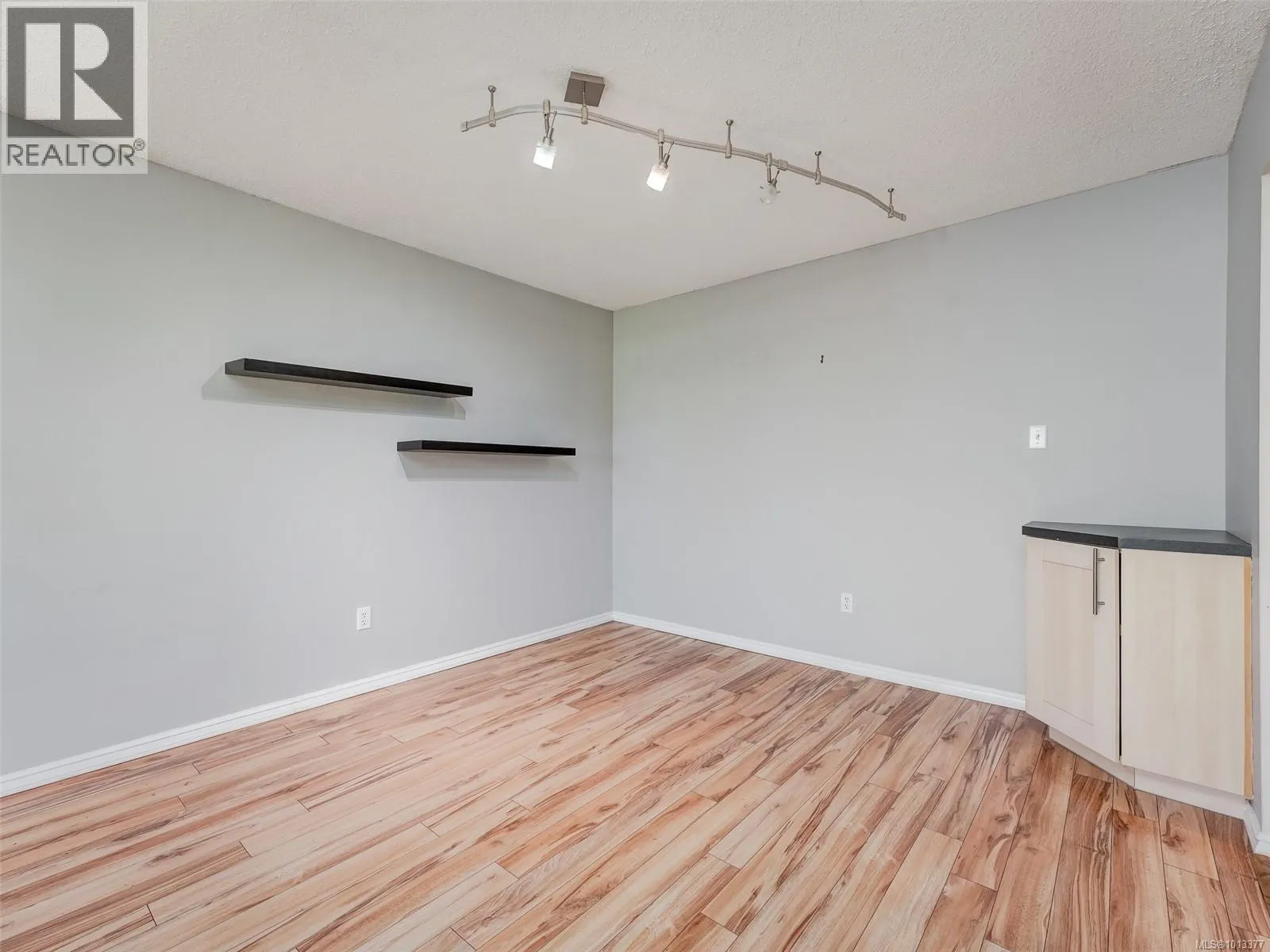 406 859 Carrie St