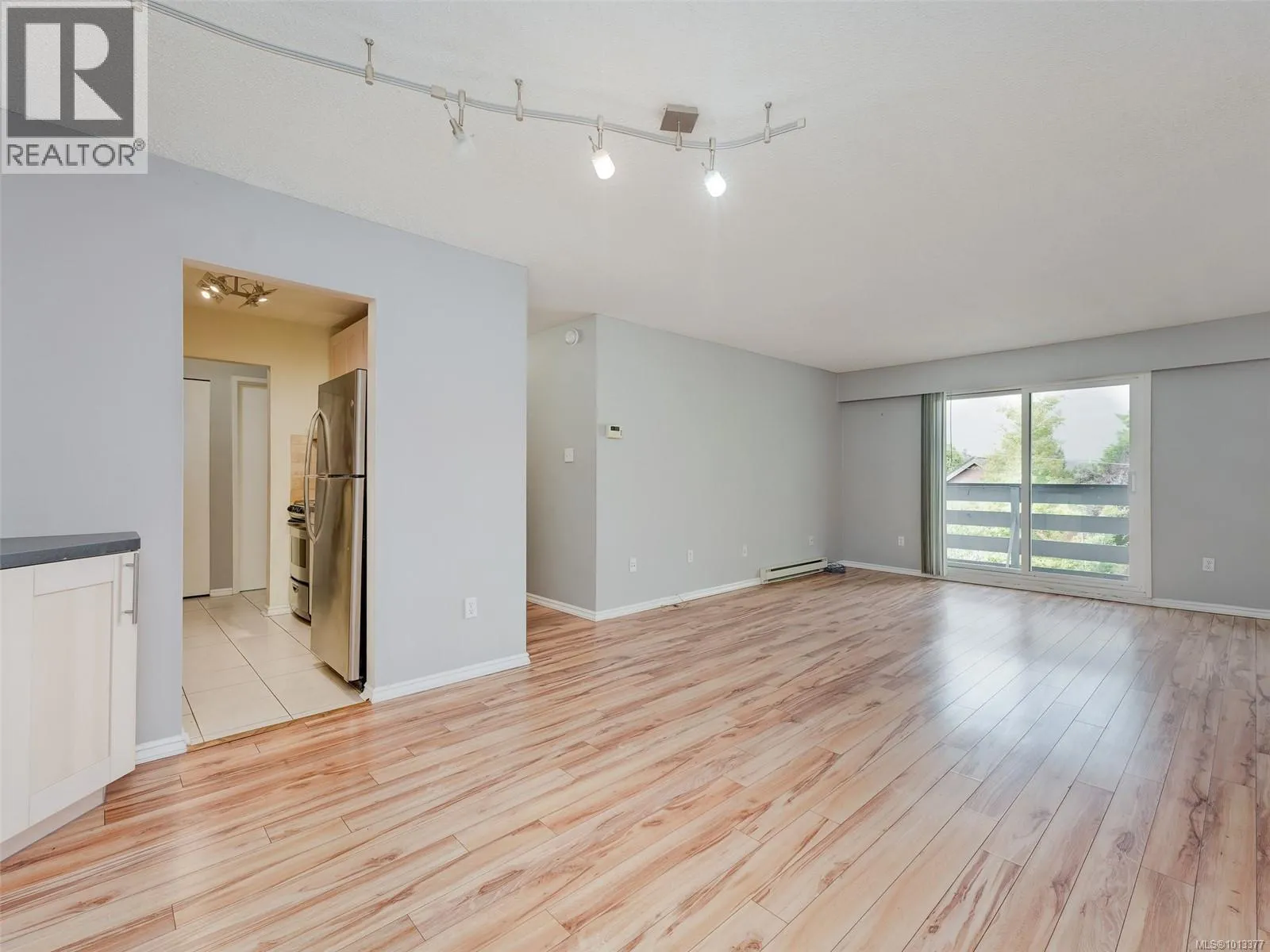 406 859 Carrie St